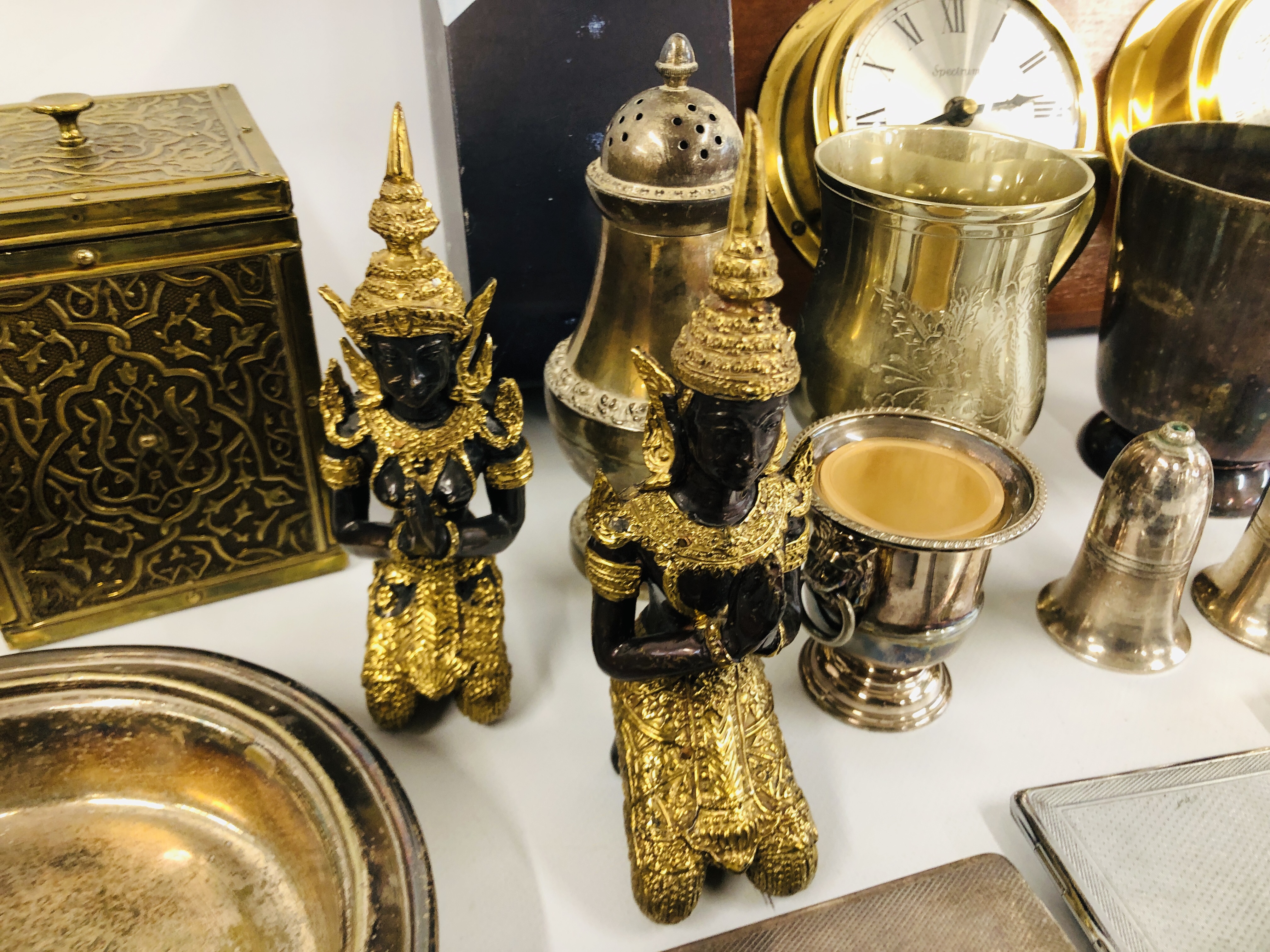 BOX OF COLLECTABLES TO INCLUDE A VINTAGE BRASS TEA CADDY, BAROMETER, CIGARETTE BOX AND TWO CASES, - Image 3 of 7