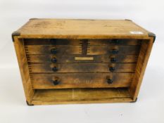 A VINTAGE OAK SEVEN DRAWER TOOL CHEST WITH METAL BOUND CORNERS HEIGHT 29CM. DEPTH 22CM.