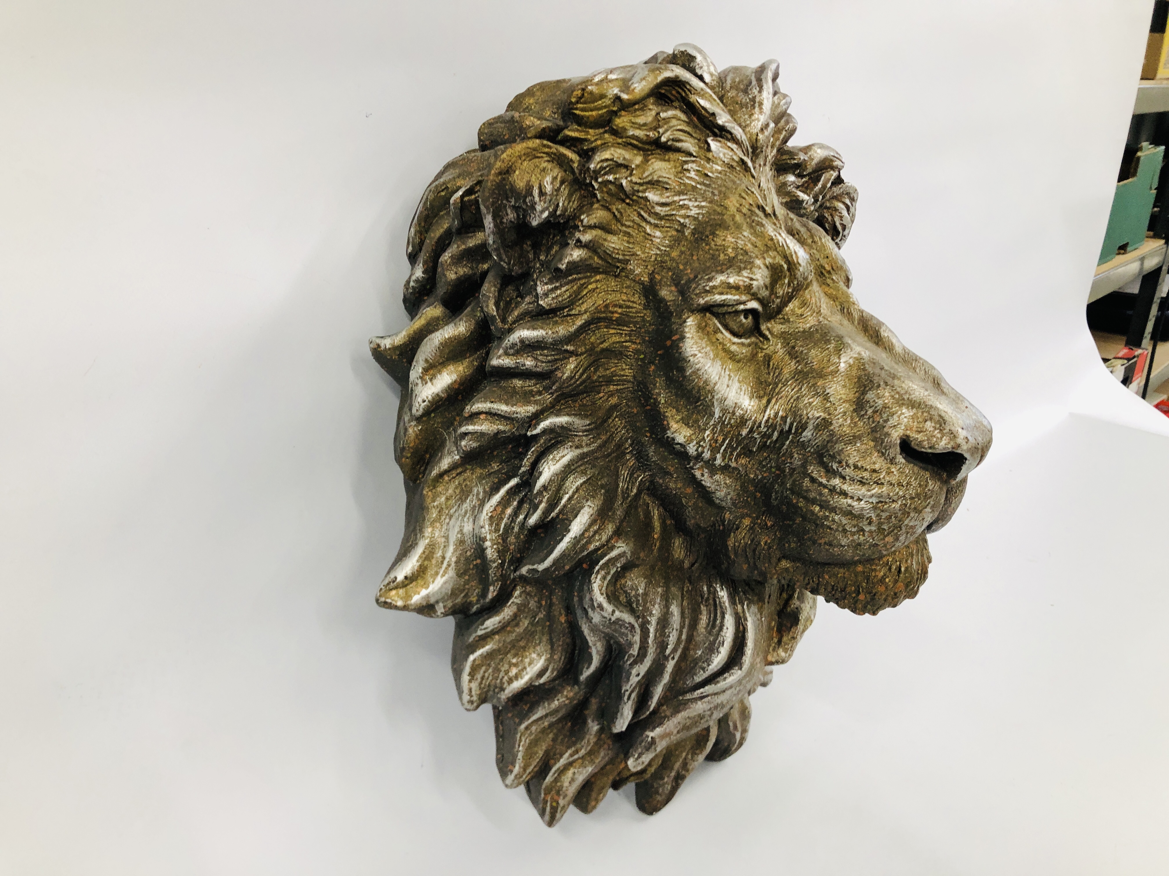 IMPRESSIVE PLASTER LION WALL MASK HEIGHT 50CM. - Image 3 of 3