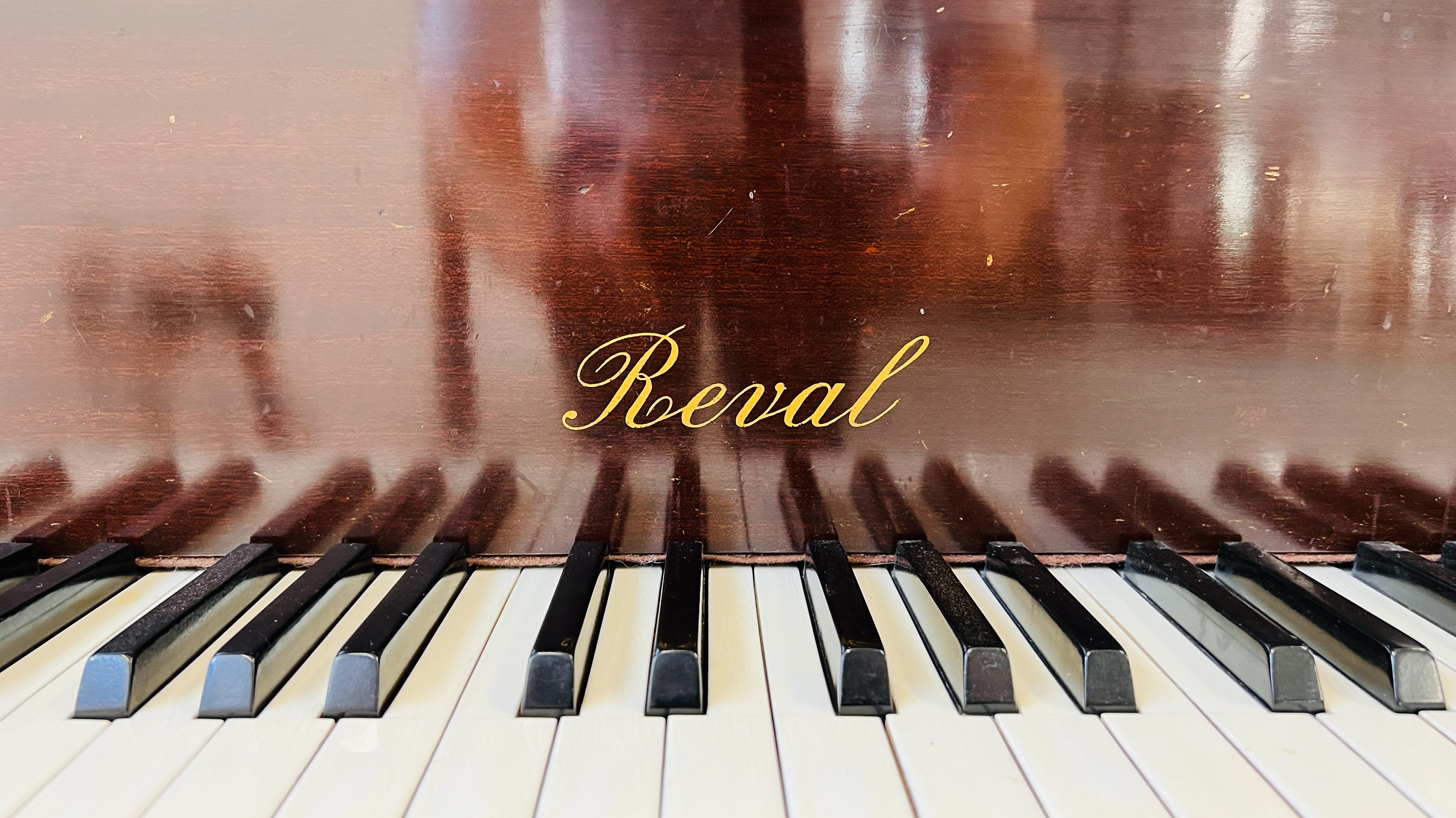 A REVAL BABY GRAND PIANO. - Image 9 of 20