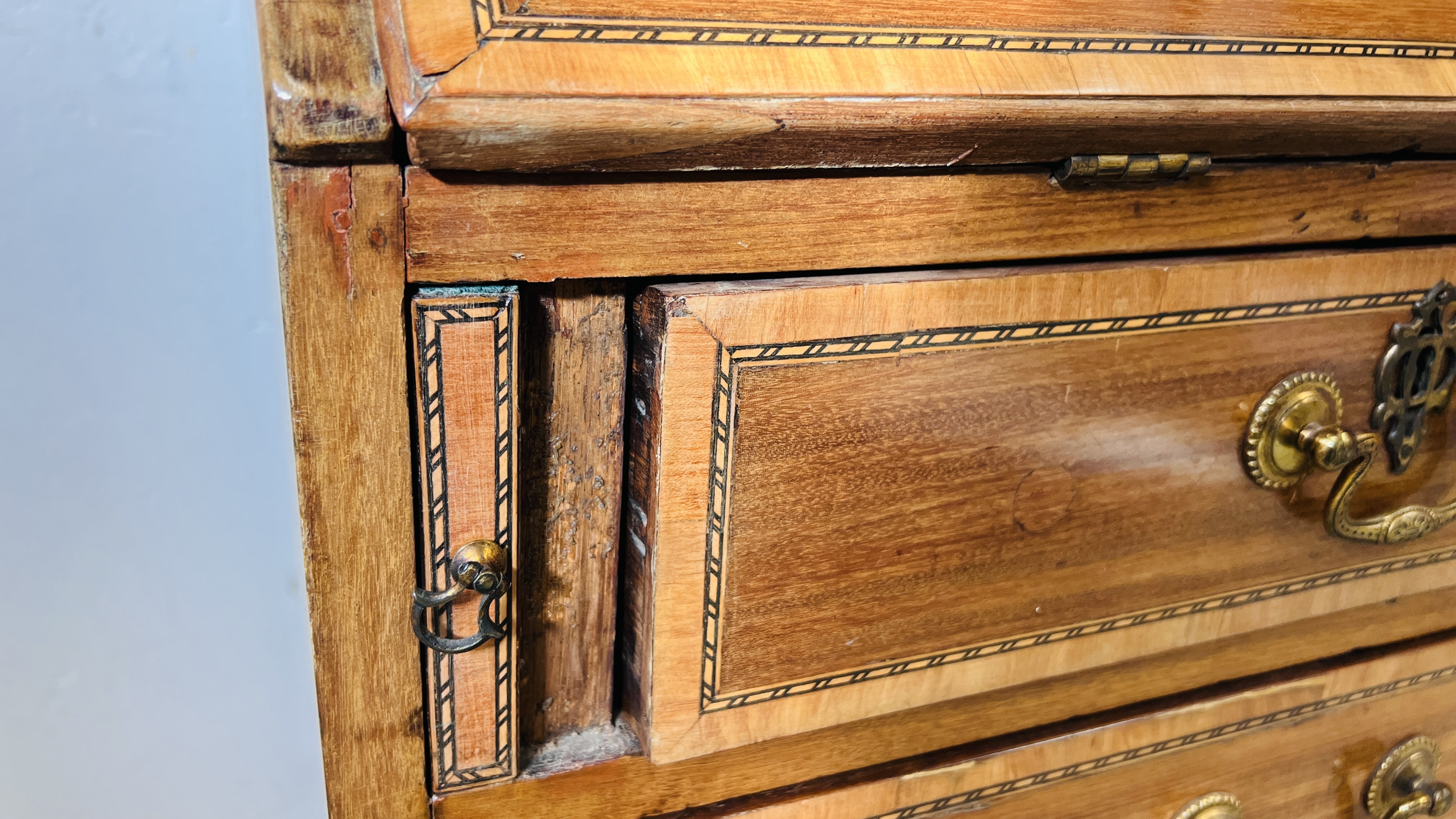 AN IMPRESSIVE EDWARDIAN MAHOGANY BUREAU BOOKCASE WITH WELL FITTED INTERIOR, - Image 14 of 28