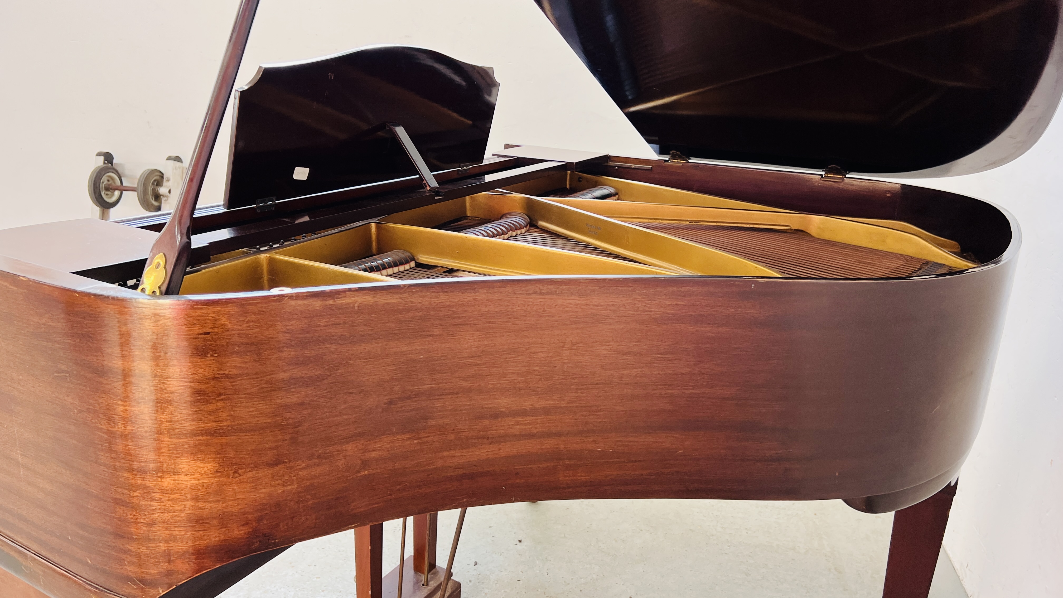 A REVAL BABY GRAND PIANO. - Image 17 of 20