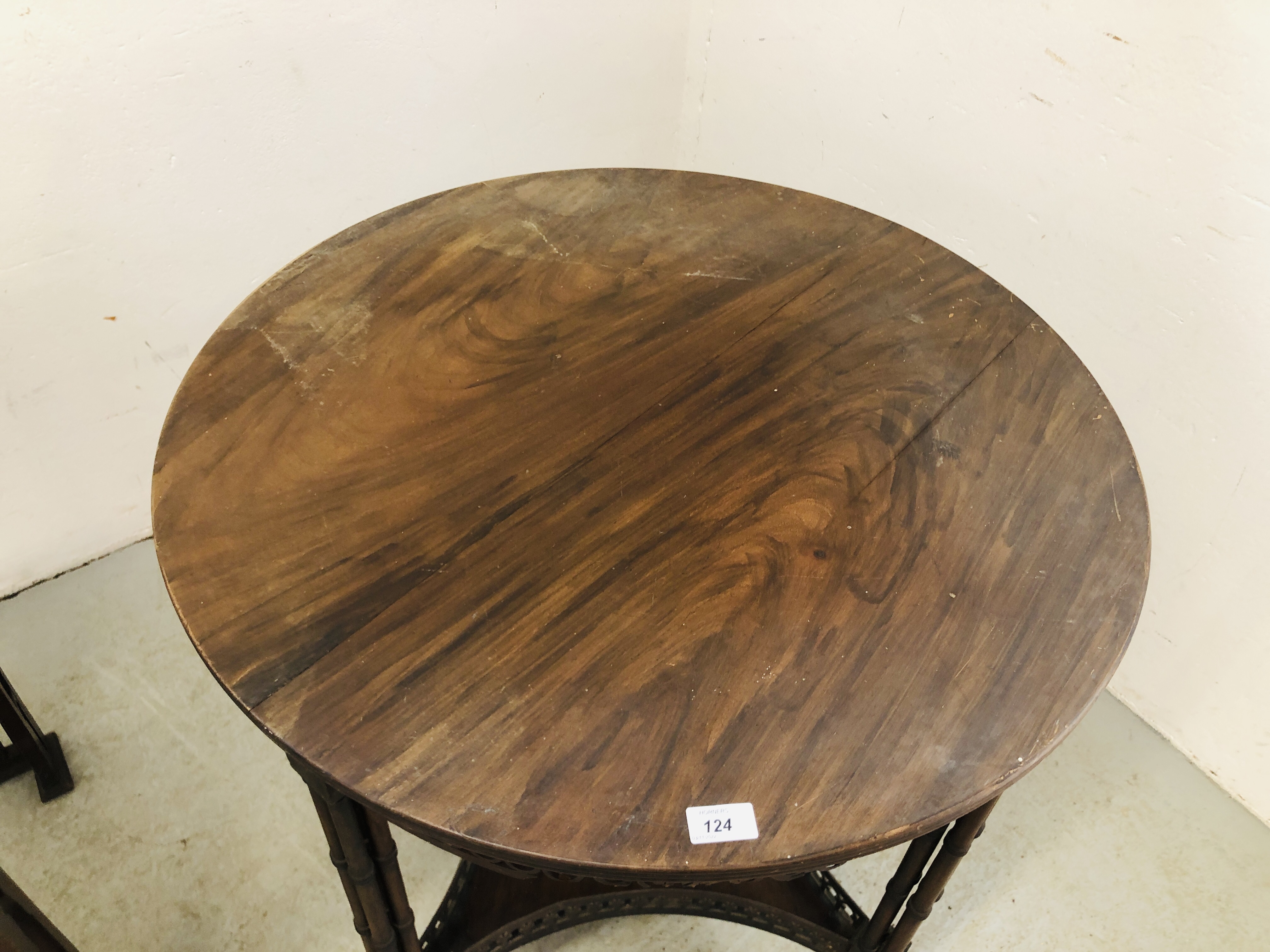 AN ANTIQUE CIRCULAR OCCASIONAL TABLE WITH FRET WORK DETAIL AND GALLERIED SHELF BELOW EACH LEGS - Image 3 of 10