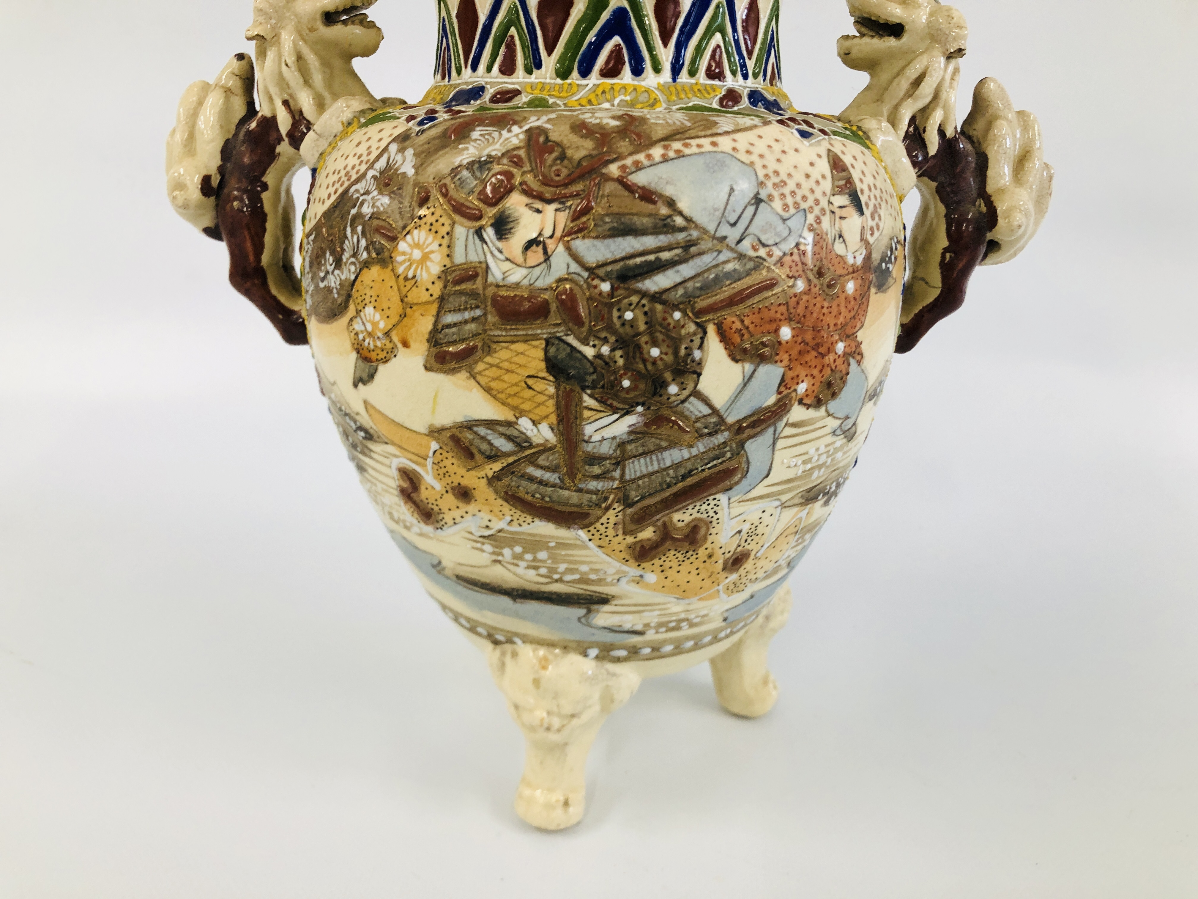 CHINESE STONEWARE URN SUPPORTED BY THREE FOO DOG FEET AND FOO DOG DETAILING A/F - Image 12 of 13