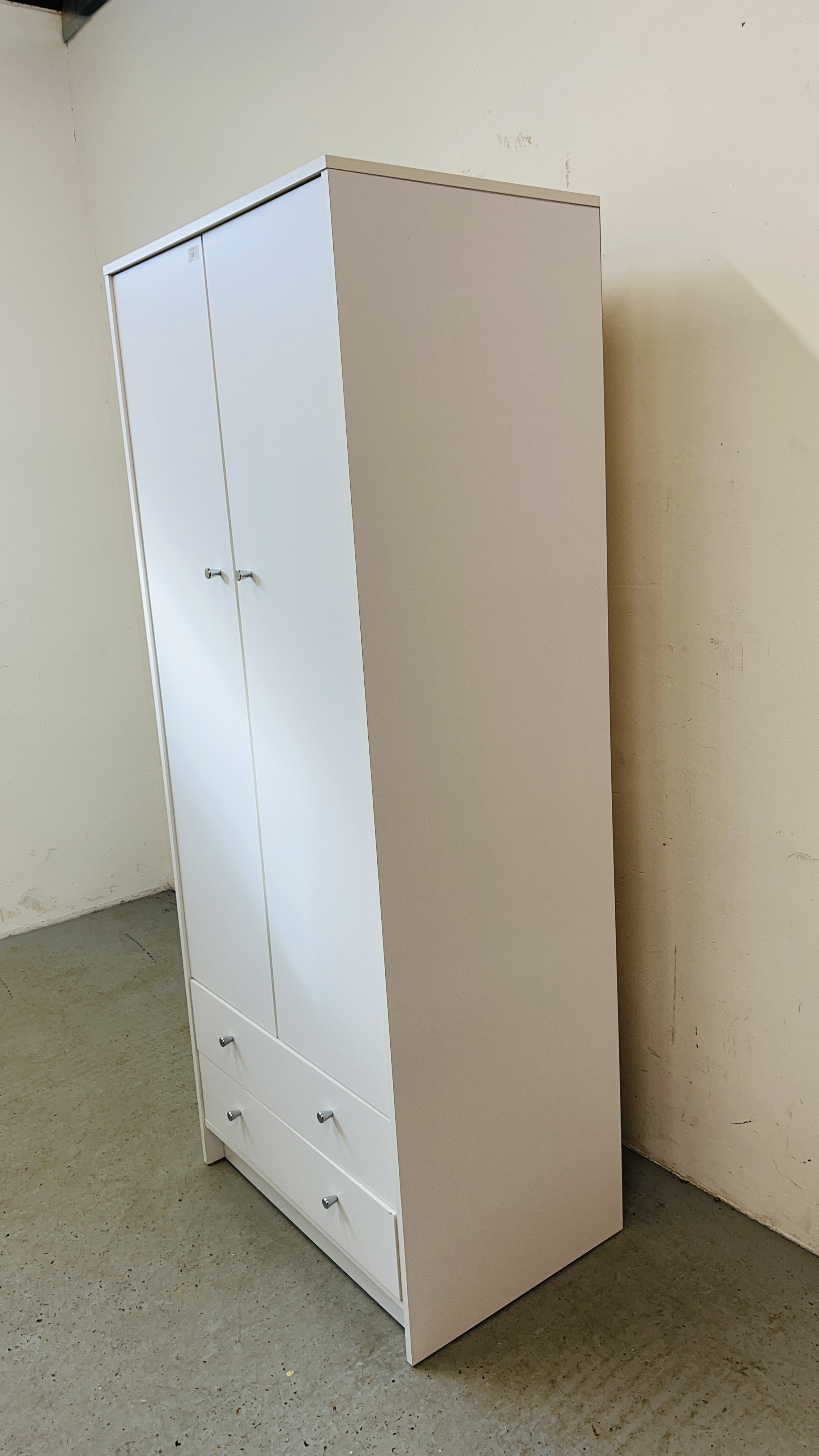 A MODERN TWO DOOR TWO DRAWER WHITE FINISH WARDROBE - Bild 3 aus 7