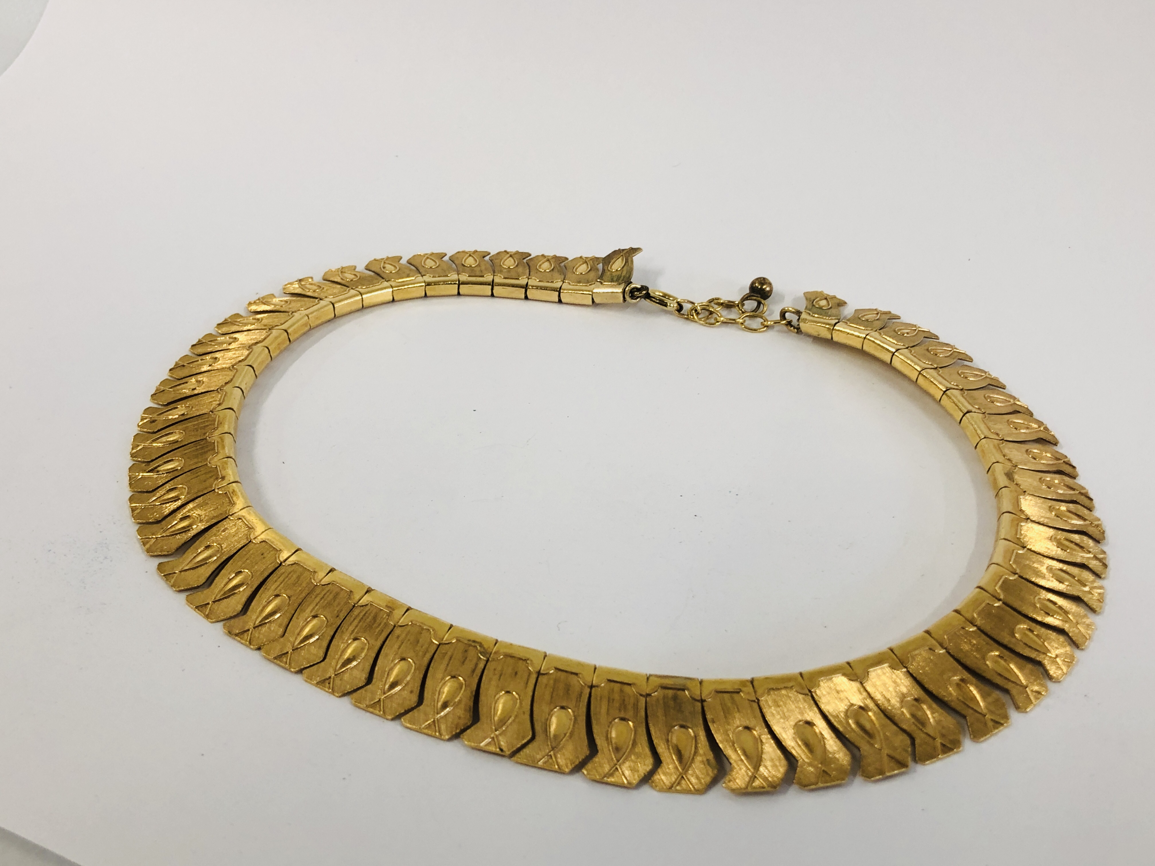 VINTAGE GERMAN AMERIKANER CLEOPATRA COLLAR STYLE NECKLACE - Image 2 of 8