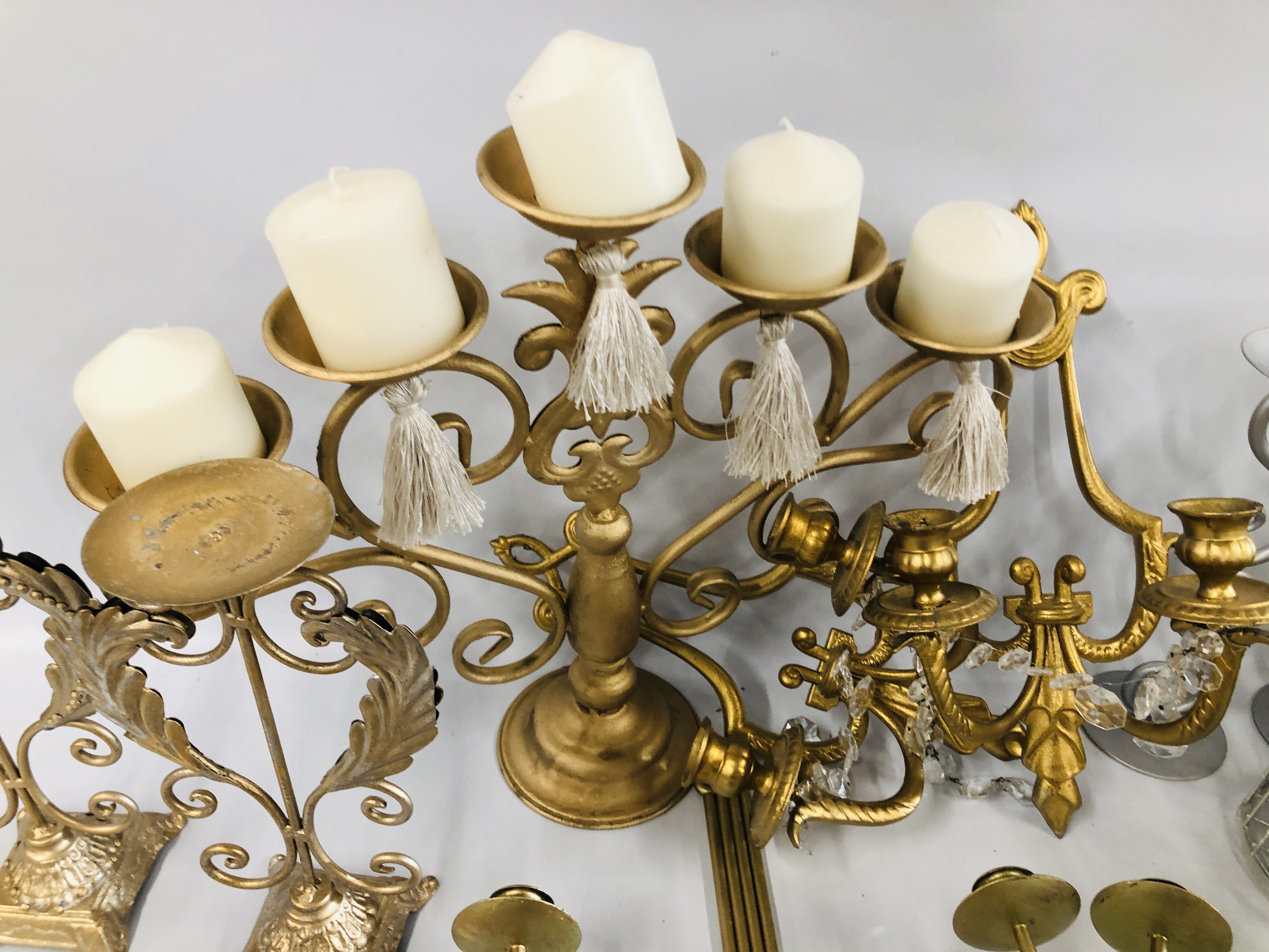 LARGE BOX OF ASSORTED MODERN SHABBY CHIC METAL CRAFT CANDLE STICKS, STANDS AND WALL SCONCES, ETC. - Image 4 of 8