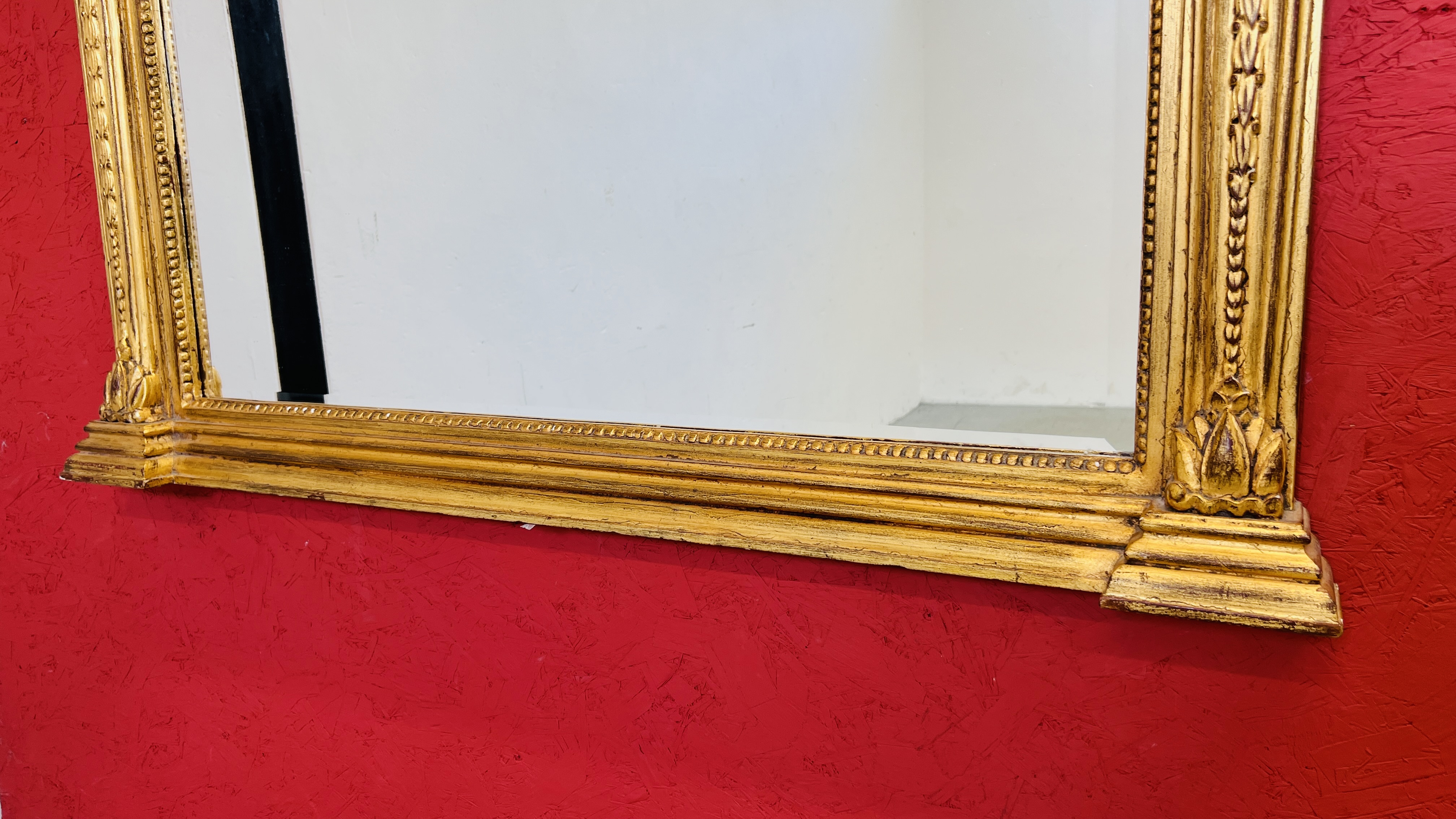 AN IMPRESSIVE GILT FINISH OVER MANTEL MIRROR WITH HEAVILY ORNATE DETAIL AND BEVELLED GLASS W 128CM, - Image 3 of 8