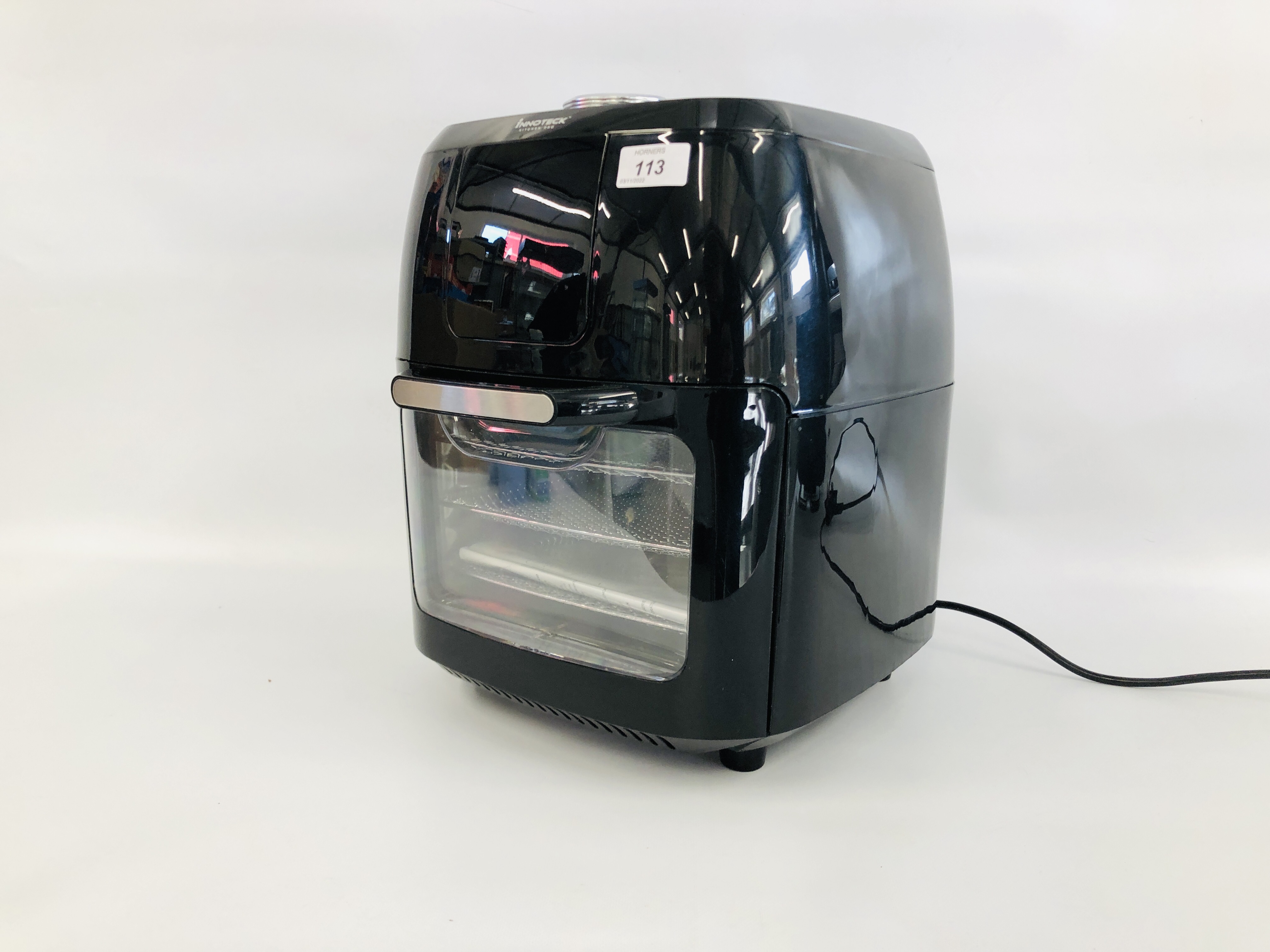 A INNOTECK KITCHEN PRO DS-5894 6 IN 1 AIR FRYER OVEN - SOLD AS SEEN.