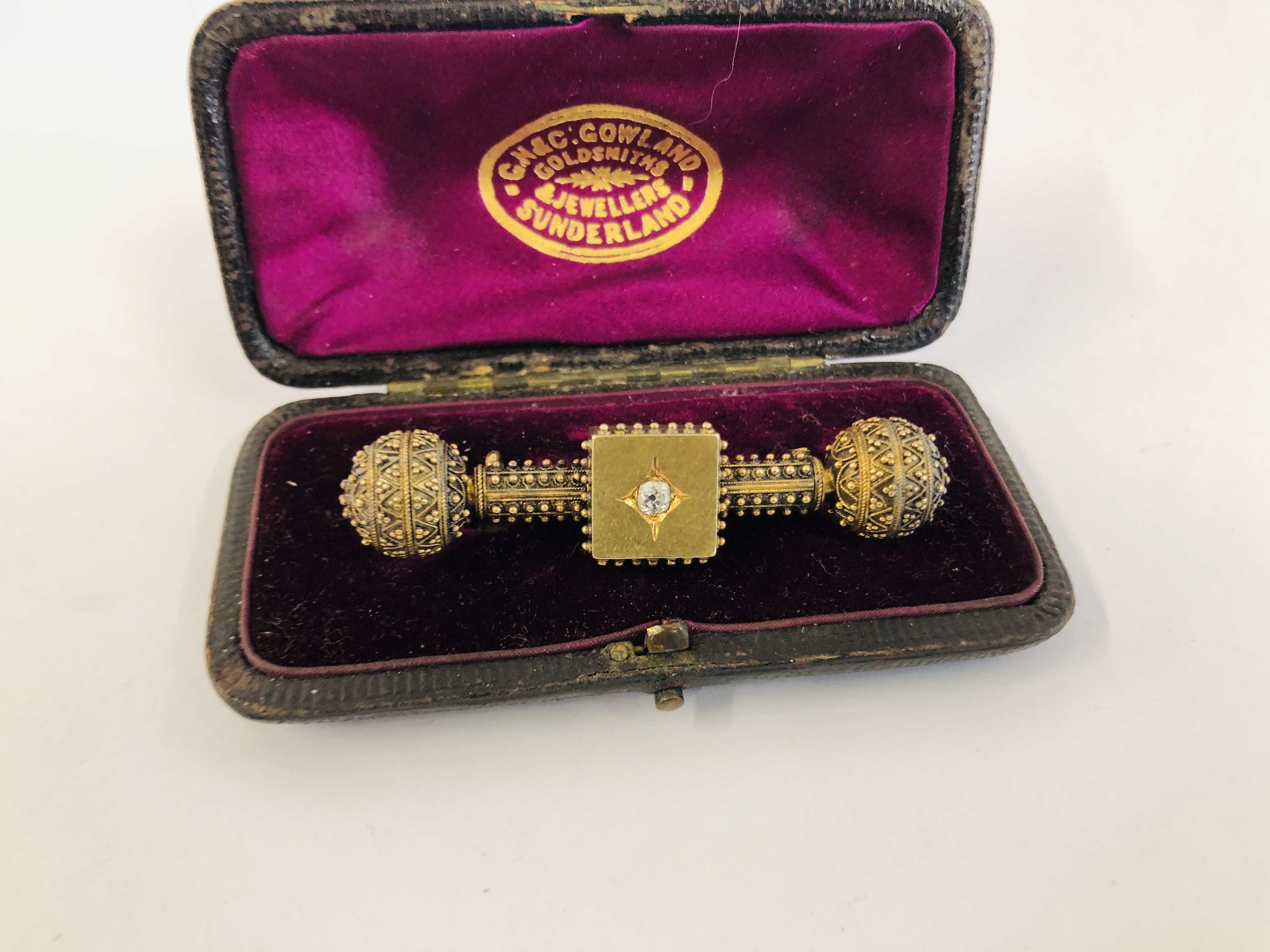 A VICTORIAN YELLOW METAL DIAMOND SET MOURNING BROOCH PRESENTED IN VINTAGE GN & C. - Image 2 of 6