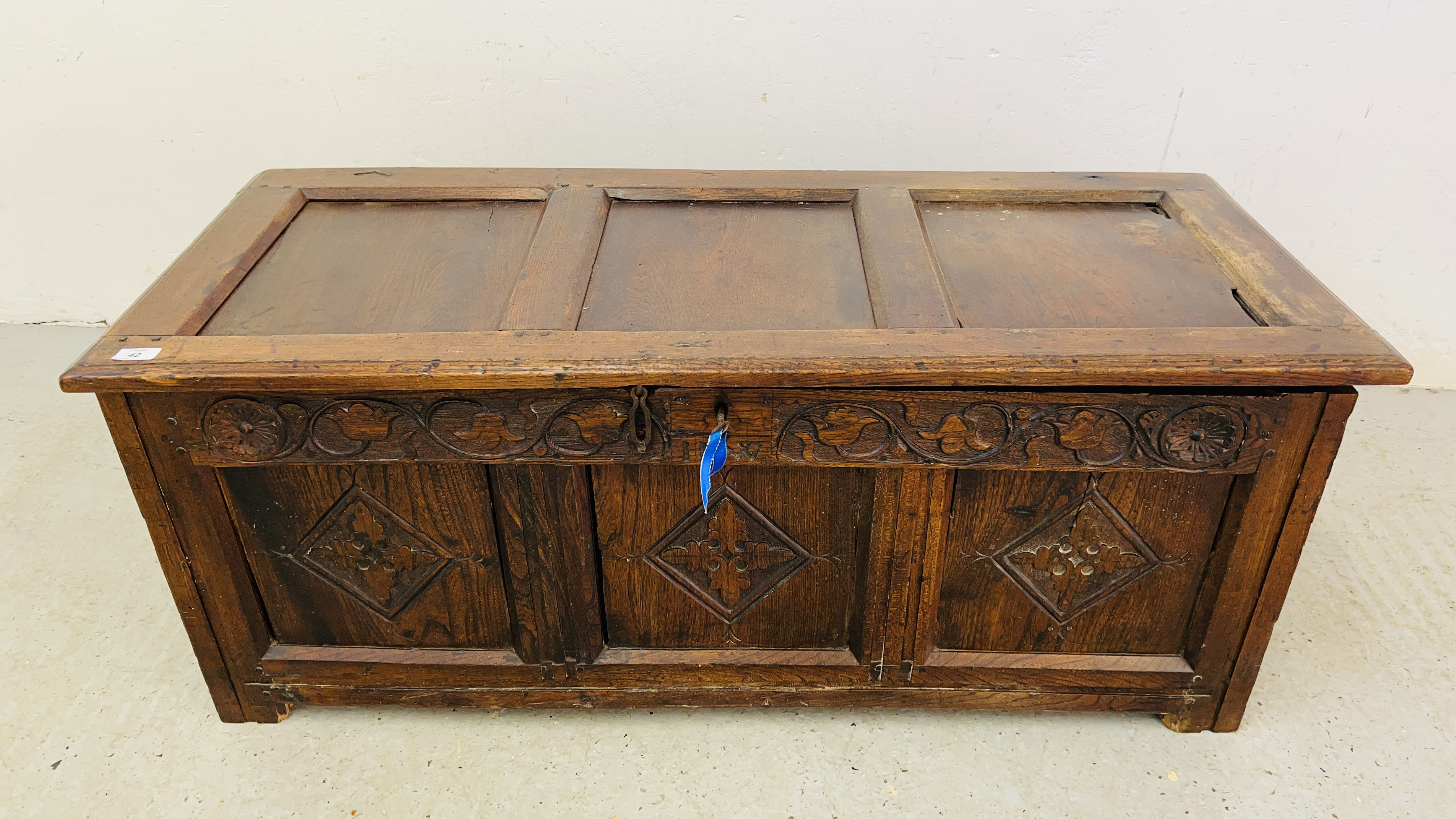 AN C18TH. ELM WOOD COFFER WITH CARVED PANEL DETAILING WIDTH 122CM. DEPTH 50CM. HEIGHT 49CM.