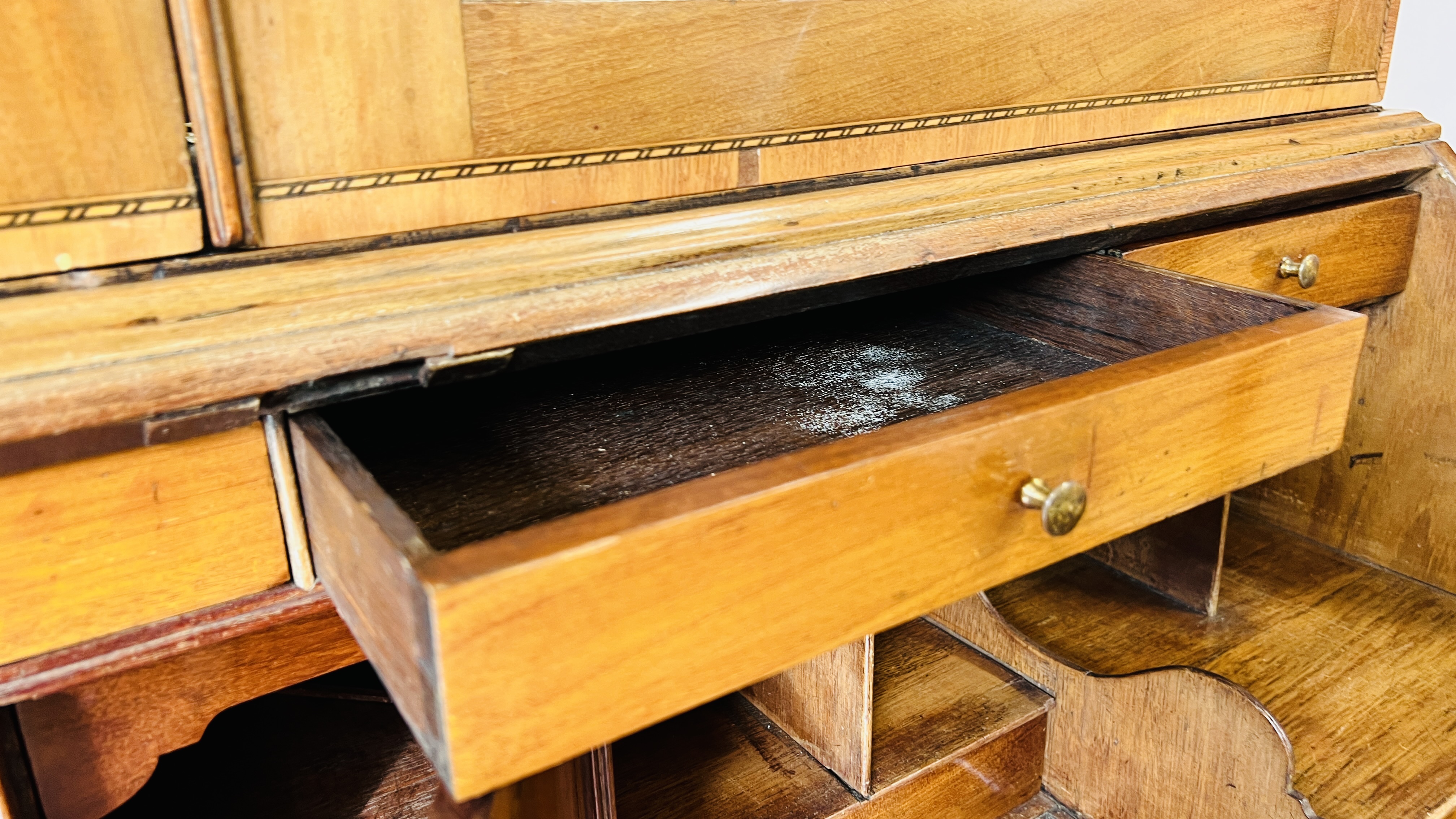 AN IMPRESSIVE EDWARDIAN MAHOGANY BUREAU BOOKCASE WITH WELL FITTED INTERIOR, - Image 21 of 28