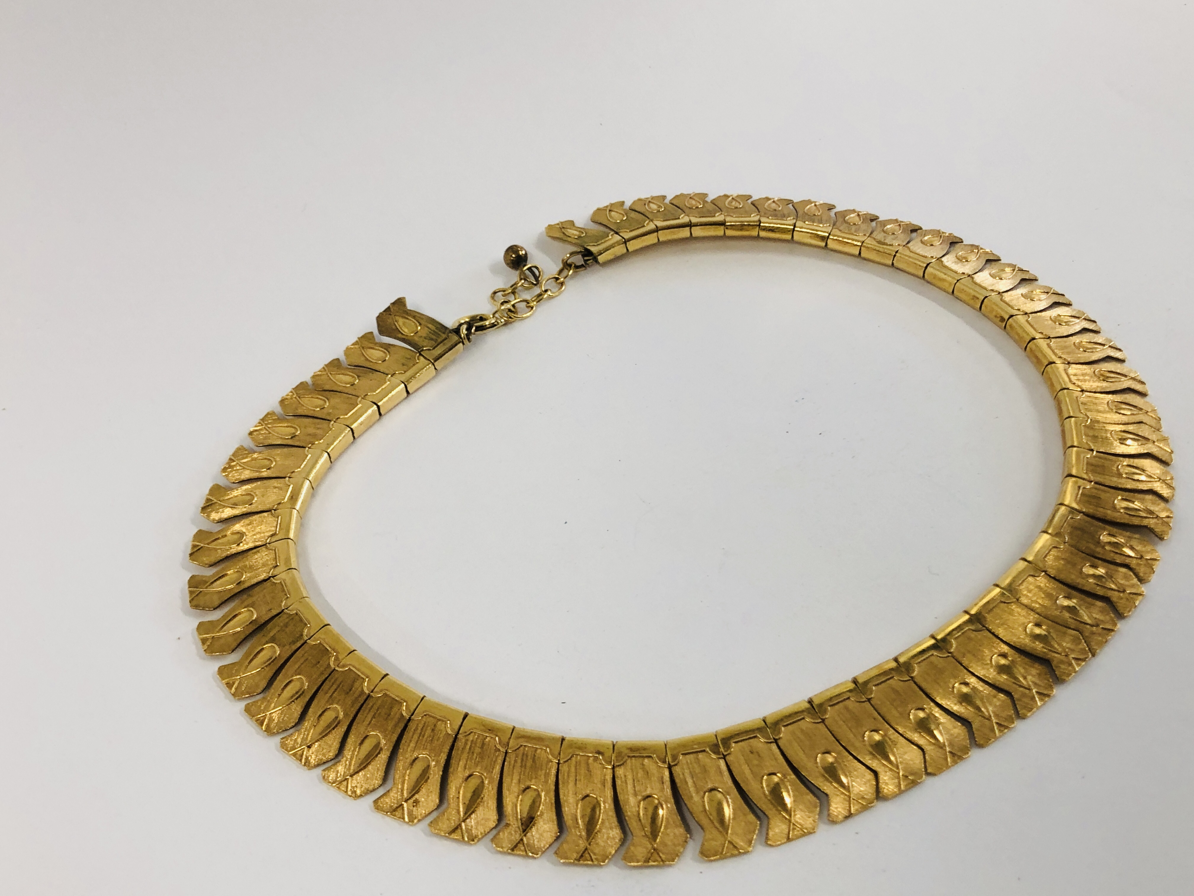 VINTAGE GERMAN AMERIKANER CLEOPATRA COLLAR STYLE NECKLACE - Image 3 of 8