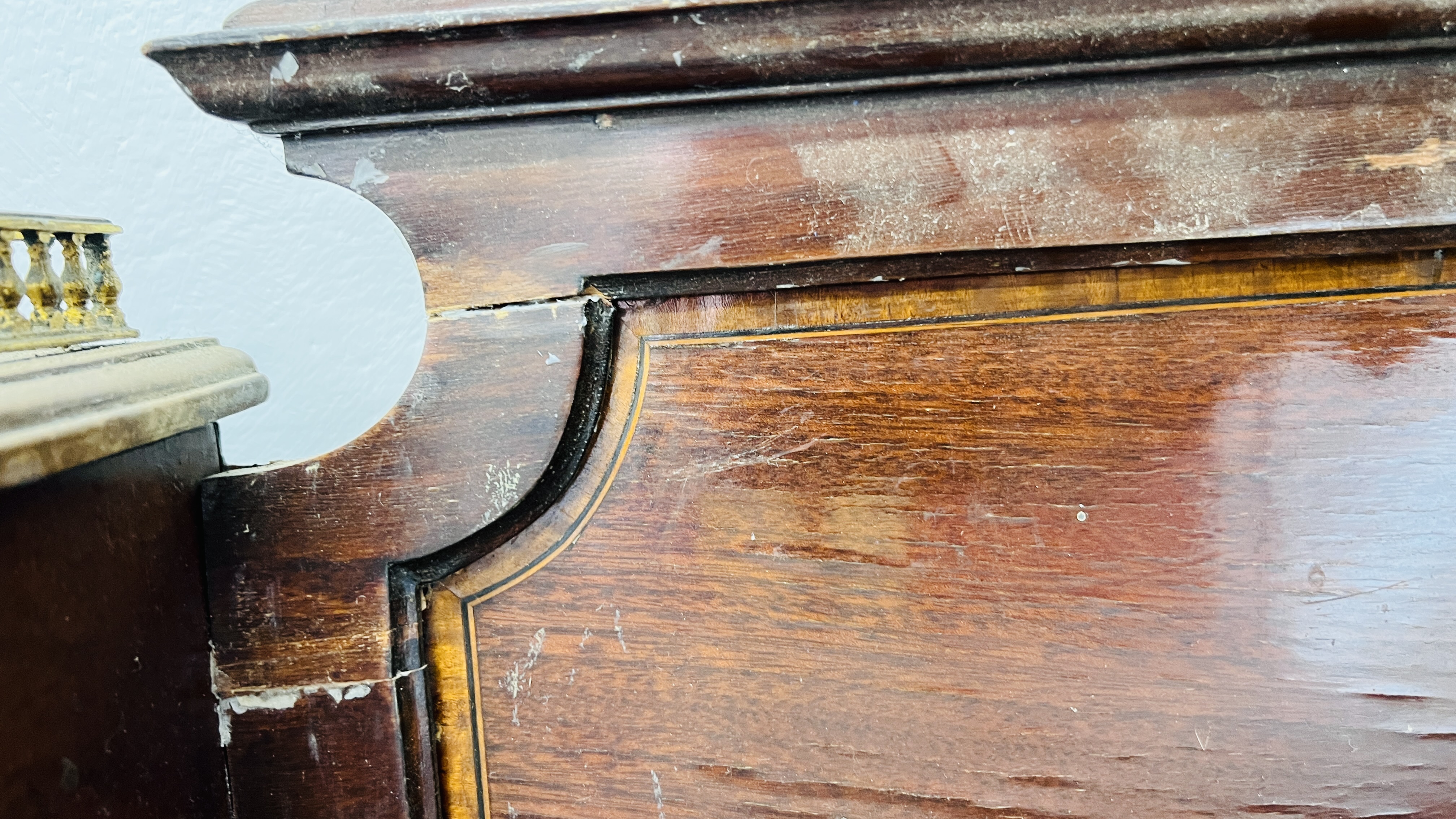 AN EDWARDIAN MAHOGANY AND INLAID WRITING DESK, - Image 19 of 19