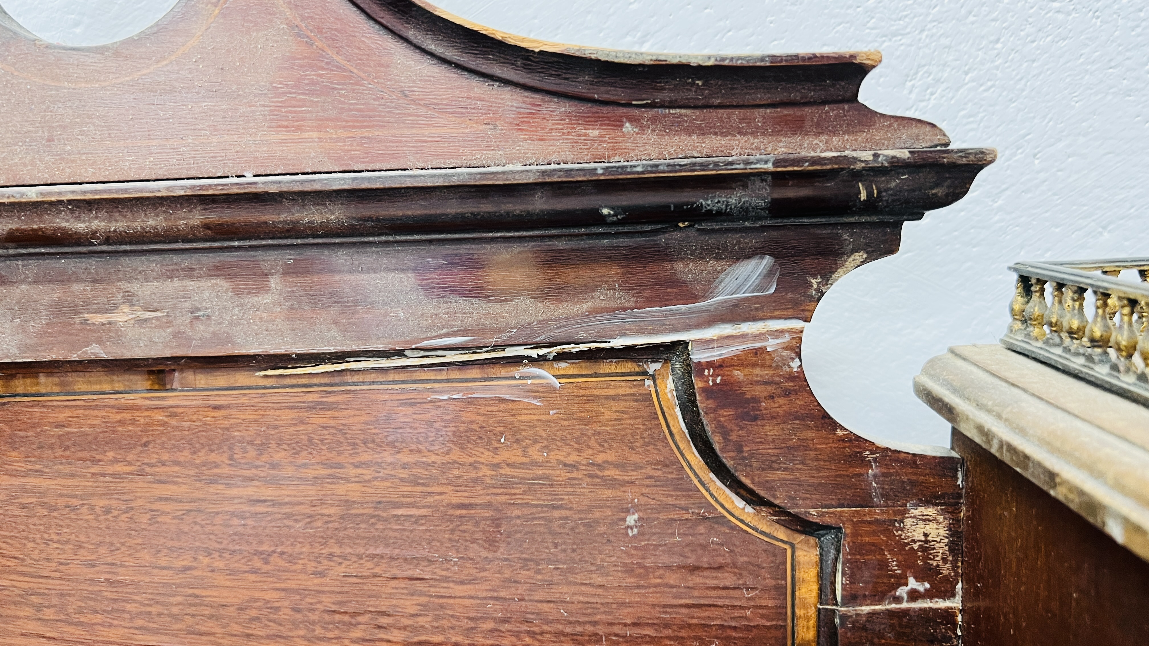 AN EDWARDIAN MAHOGANY AND INLAID WRITING DESK, - Image 18 of 19