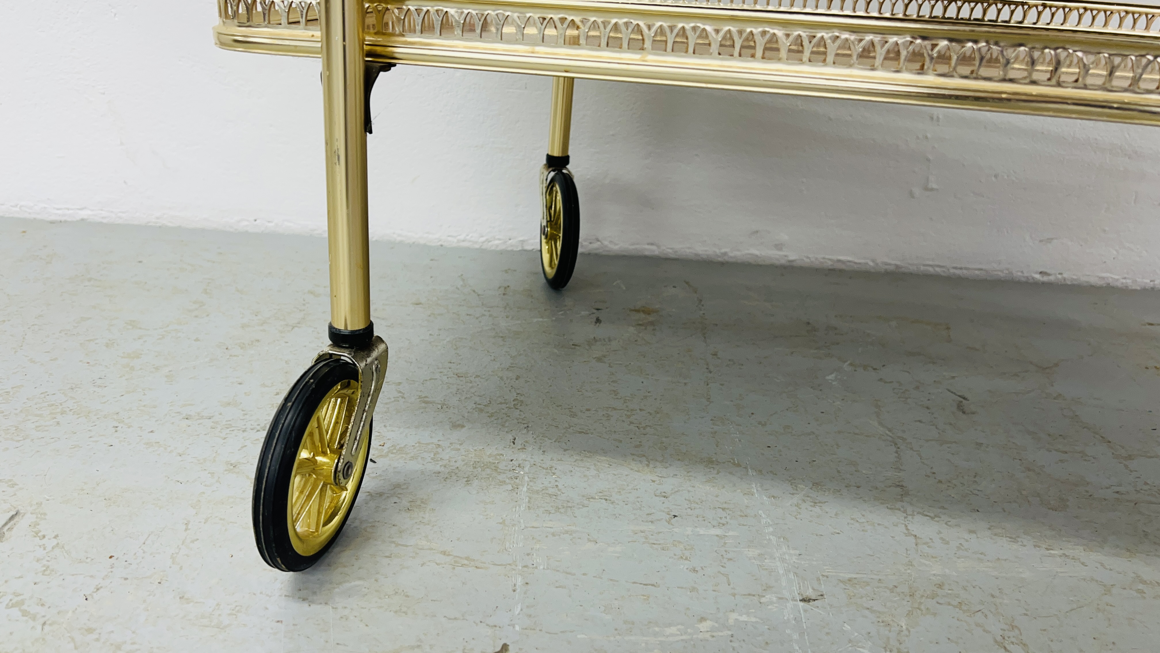 A RETRO TWO TIER TROLLEY - Image 4 of 7