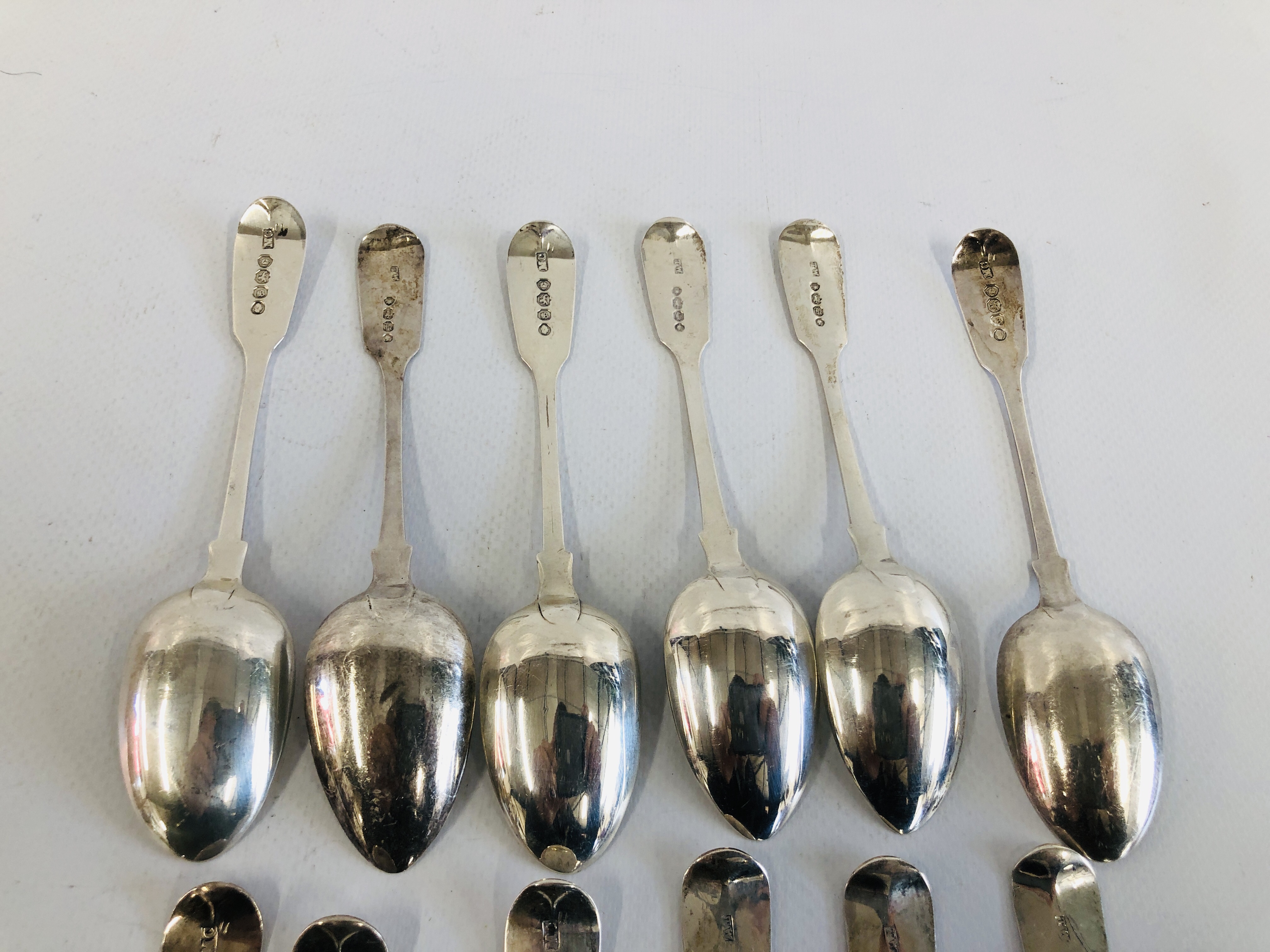 A SET OF SIX SILVER FIDDLE PATTERN TEASPOONS LONDON ASSAY MAKER T.W. - Image 7 of 9