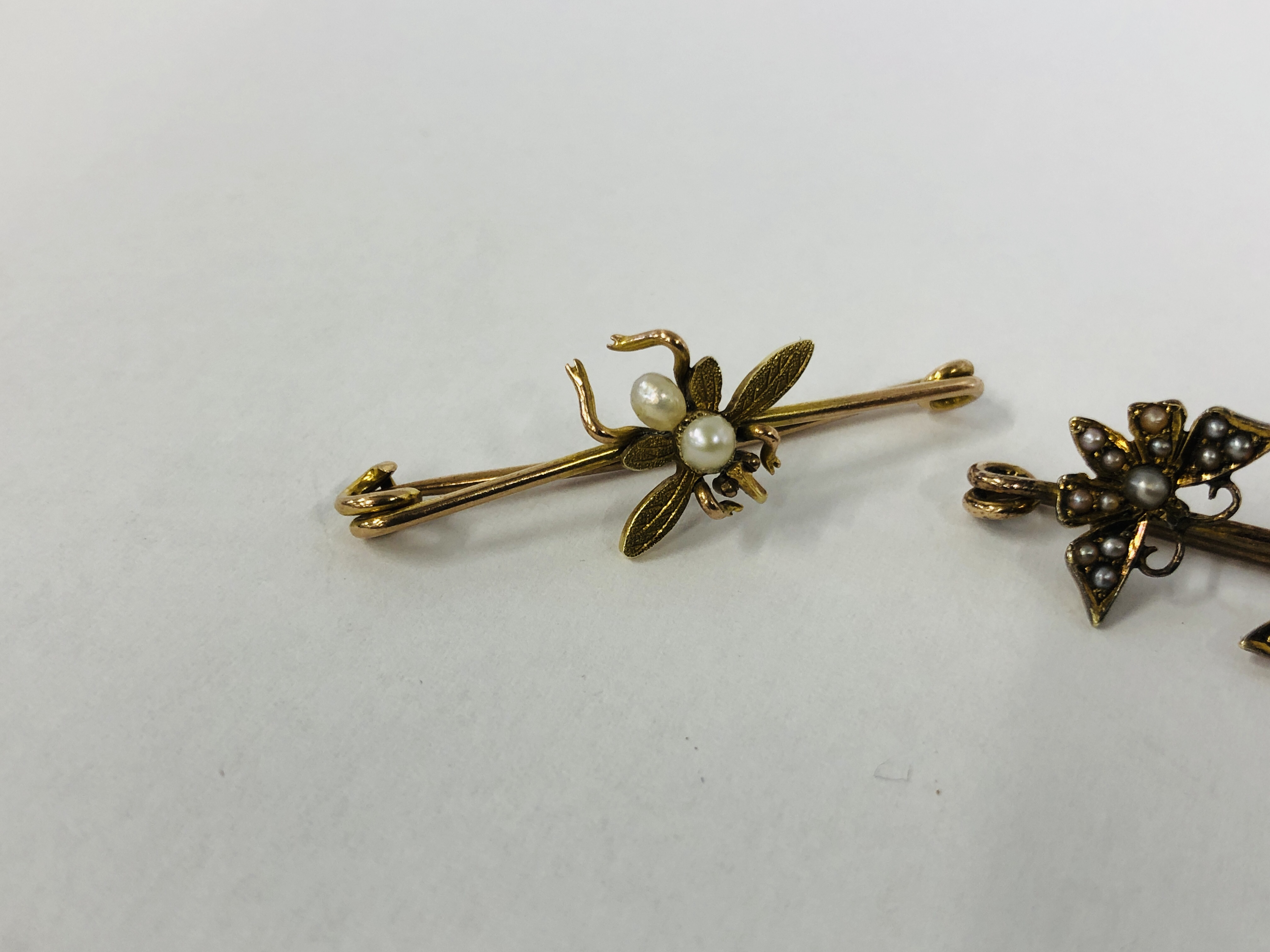 THREE VINTAGE YELLOW METAL BROOCHES SET WITH PEARLS AND SEED PEARLS, - Image 5 of 7