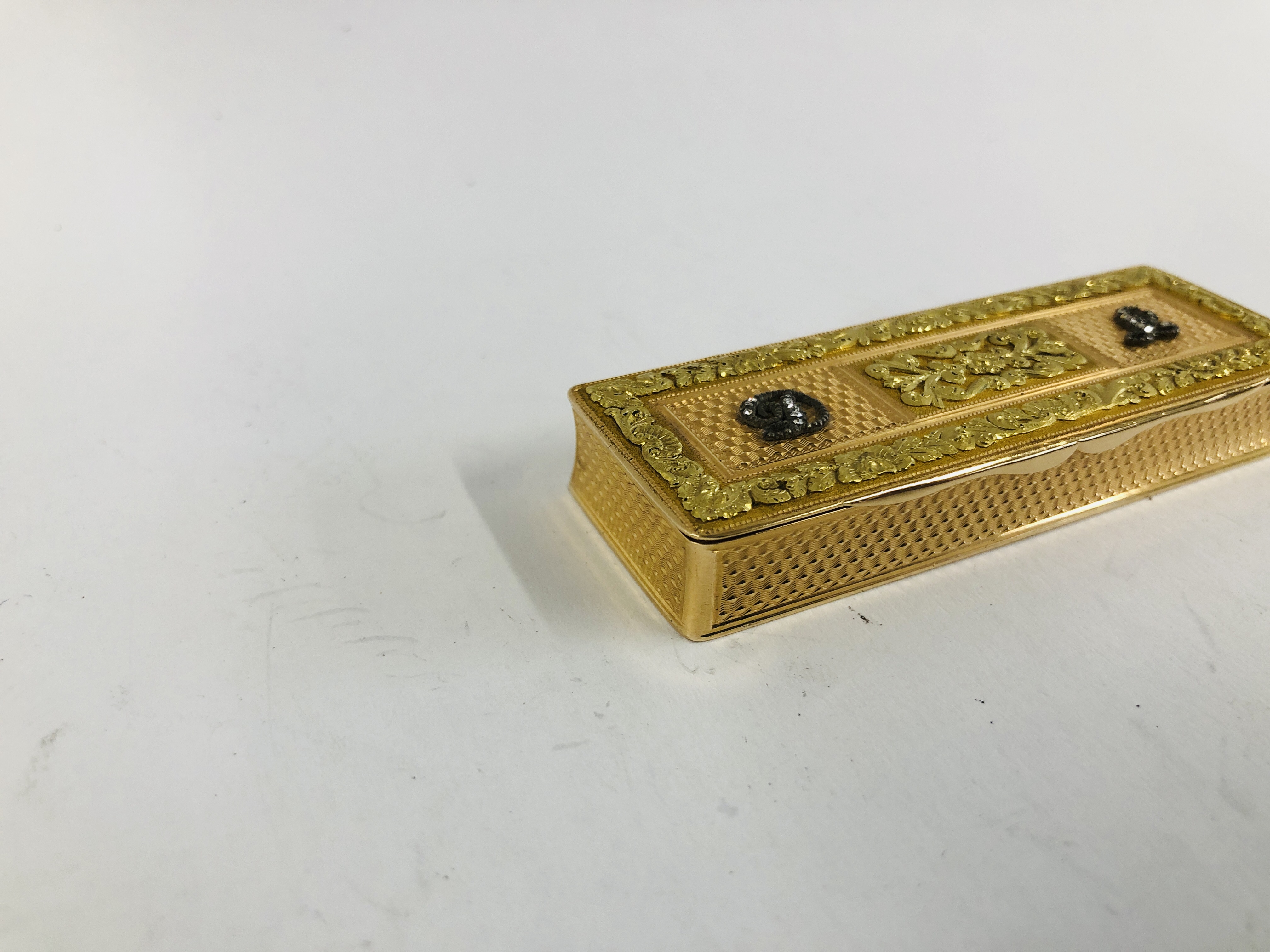 CONTINENTAL SILVER GILT RECTANGULAR BOX WITH APPLIED LEAF DECORATION MONOGRAM D.L. - Image 4 of 8