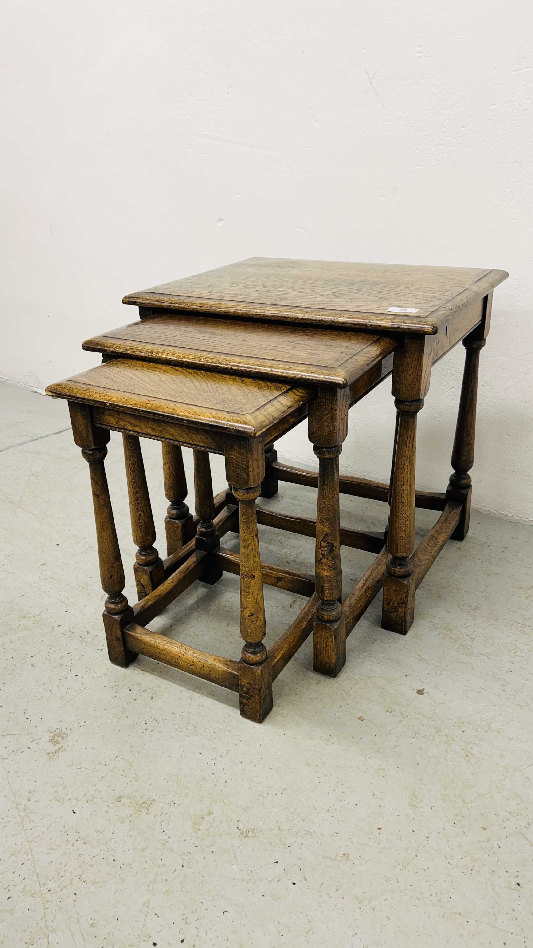 GOOD QUALITY "SIMON SIMPSON" NEST OF THREE OAK TABLES WIDTH 50CM. DEPTH 40CM. HEIGHT 50CM. - Image 2 of 9