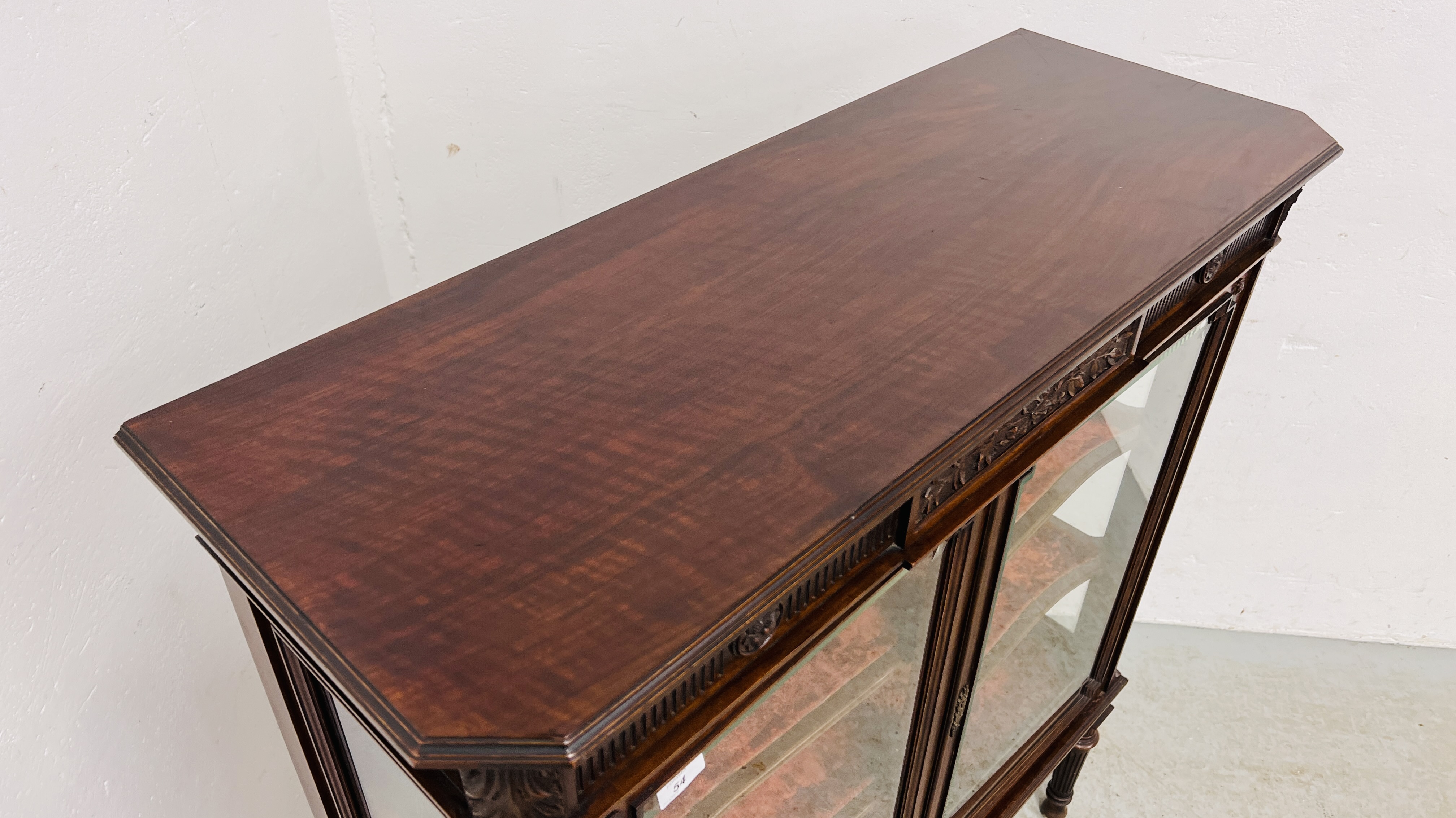 ANTIQUE MAHOGANY TWO DOOR GLAZED DISPLAY CABINET WITH VELVET UPHOLSTERED SHELVES STANDING ON REEDED - Image 14 of 14