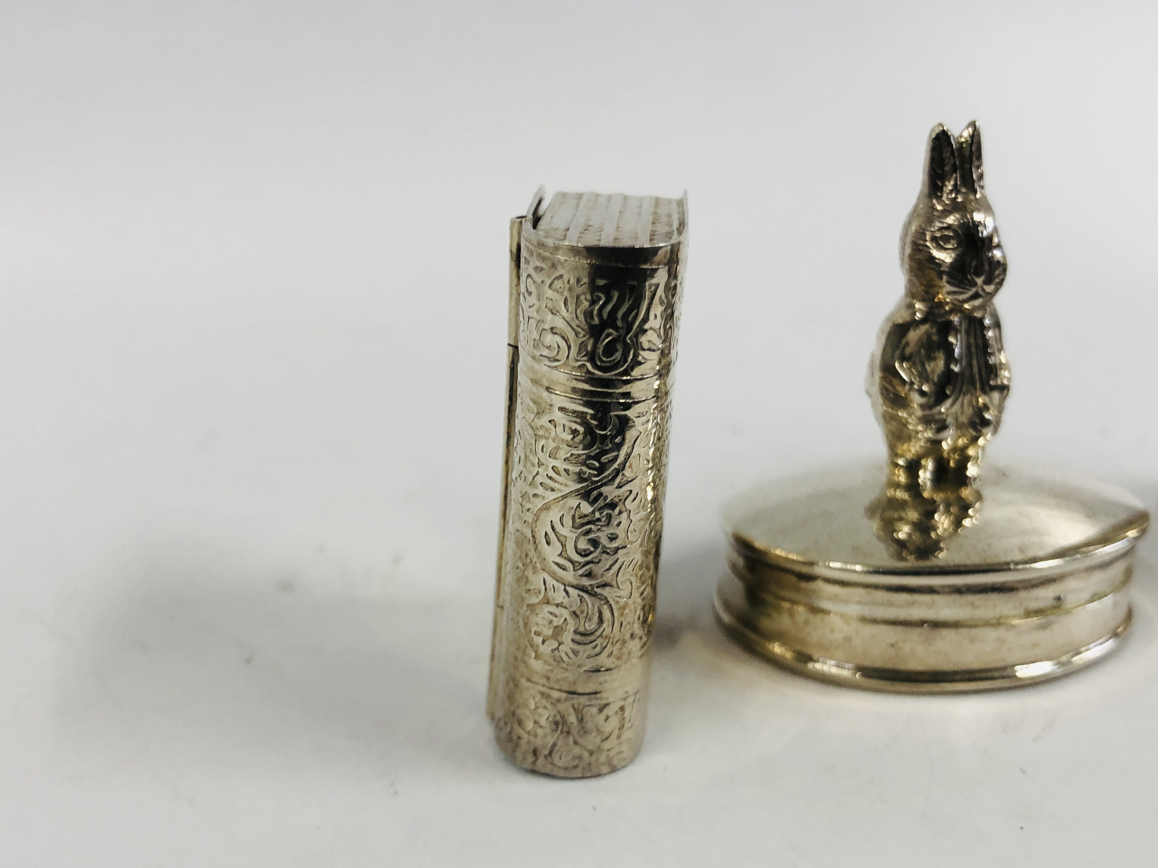 A SILVER PILL BOX OF BOOK FORM MARKED 925 ALONG WITH AN OVAL PILL BOX SURMOUNTED BY A RABBIT - Image 3 of 10