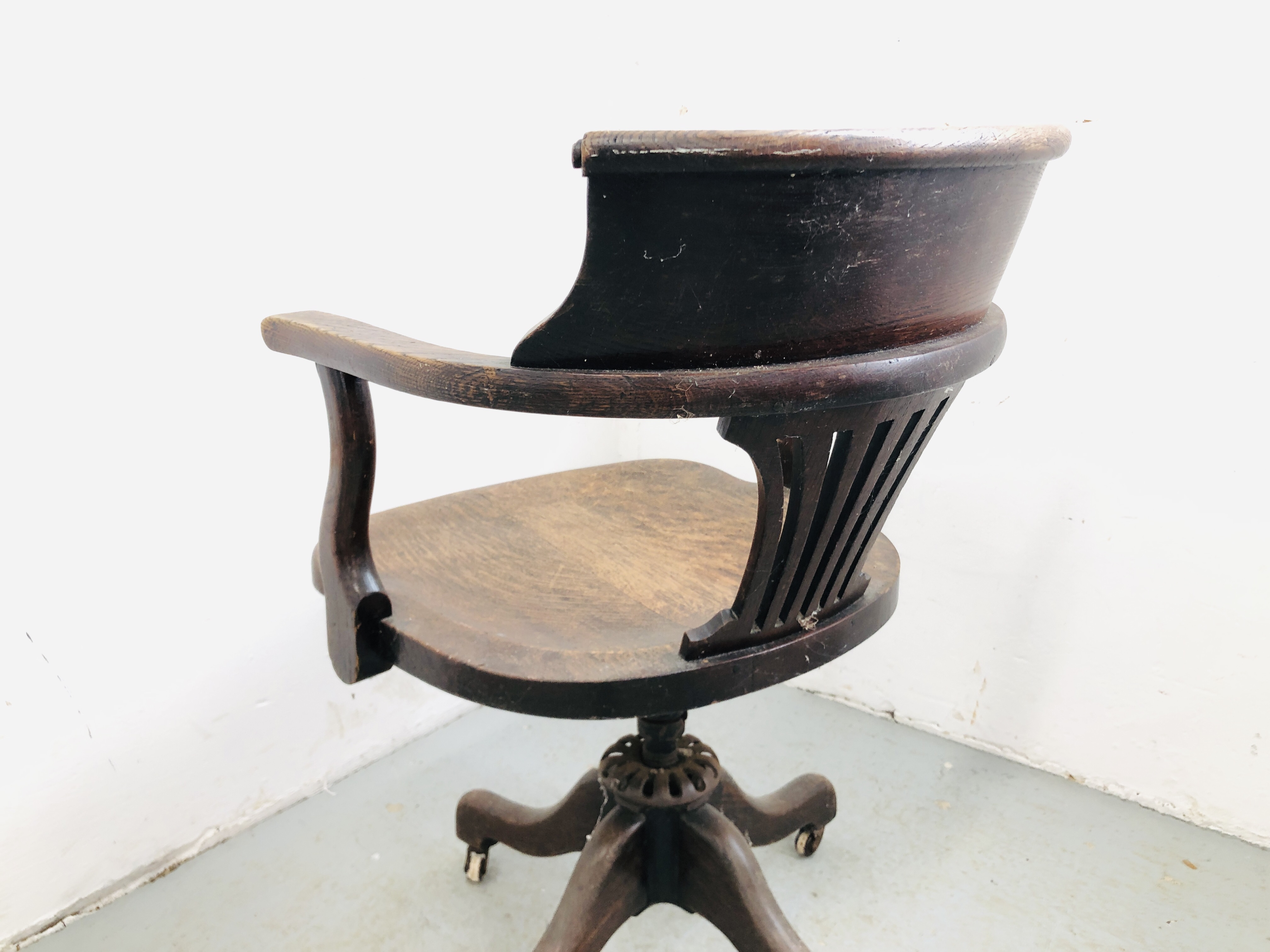 ANTIQUE OAK REVOLVING OFFICE CHAIR WITH MECHANICAL ACTION - Image 7 of 9