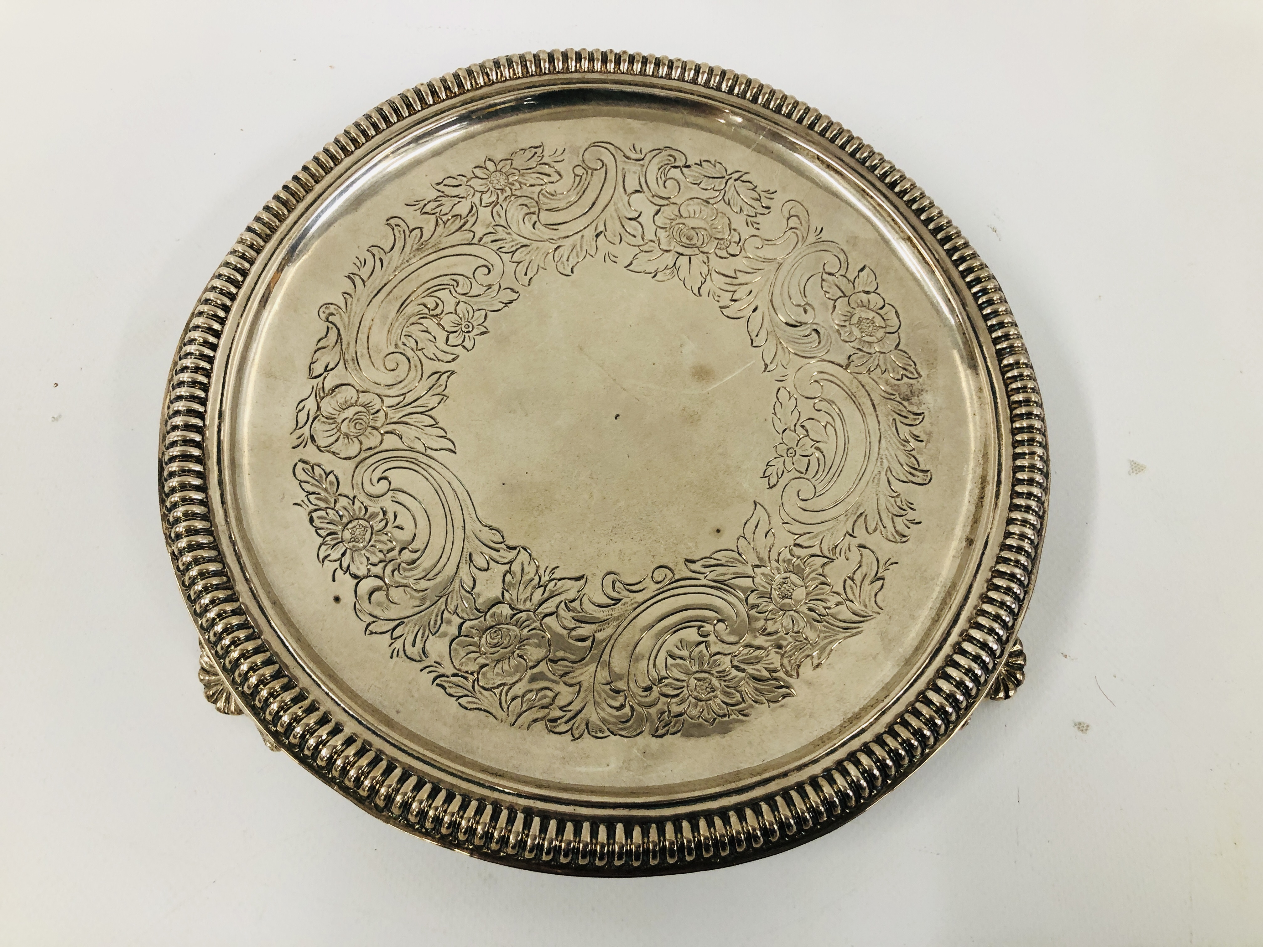 A SILVER CIRCULAR SALVER WITH NULLED RIM ON SCROLLED TRIPOD FEET BY JOESEPH WALKER OF DUBLIN C17 - Image 2 of 13
