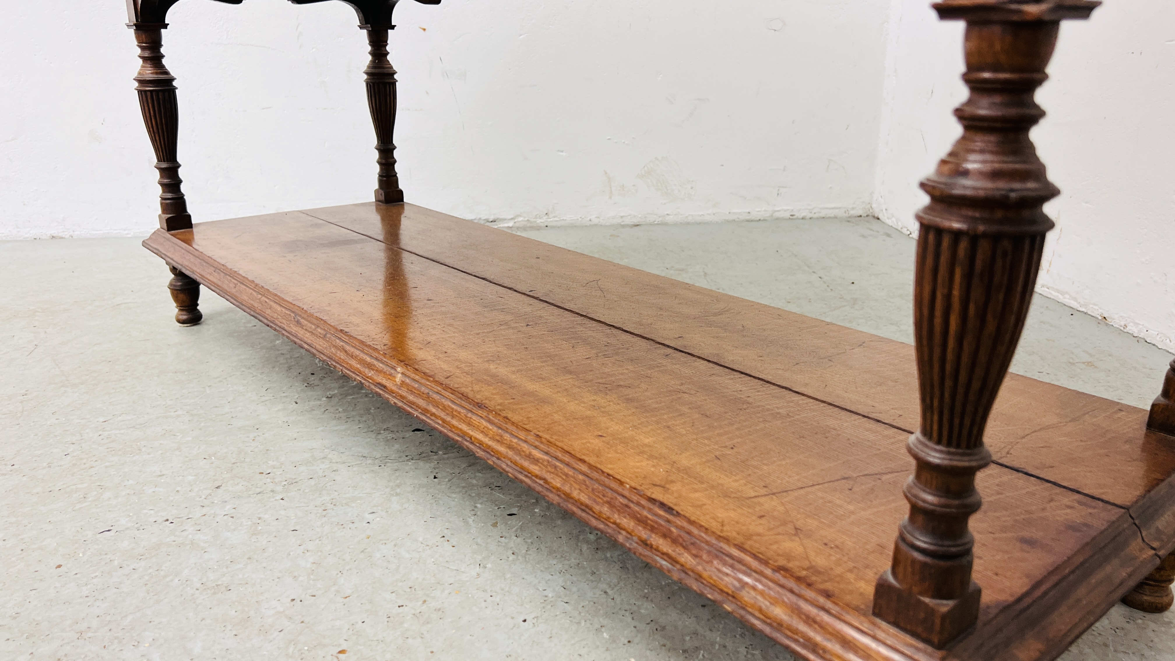 AN EDWARDIAN OAK GLAZED DISPLAY CABINET ABOVE A TWO DRAWER AND OPEN SHELF BASE WIDTH 122CM. - Image 9 of 20