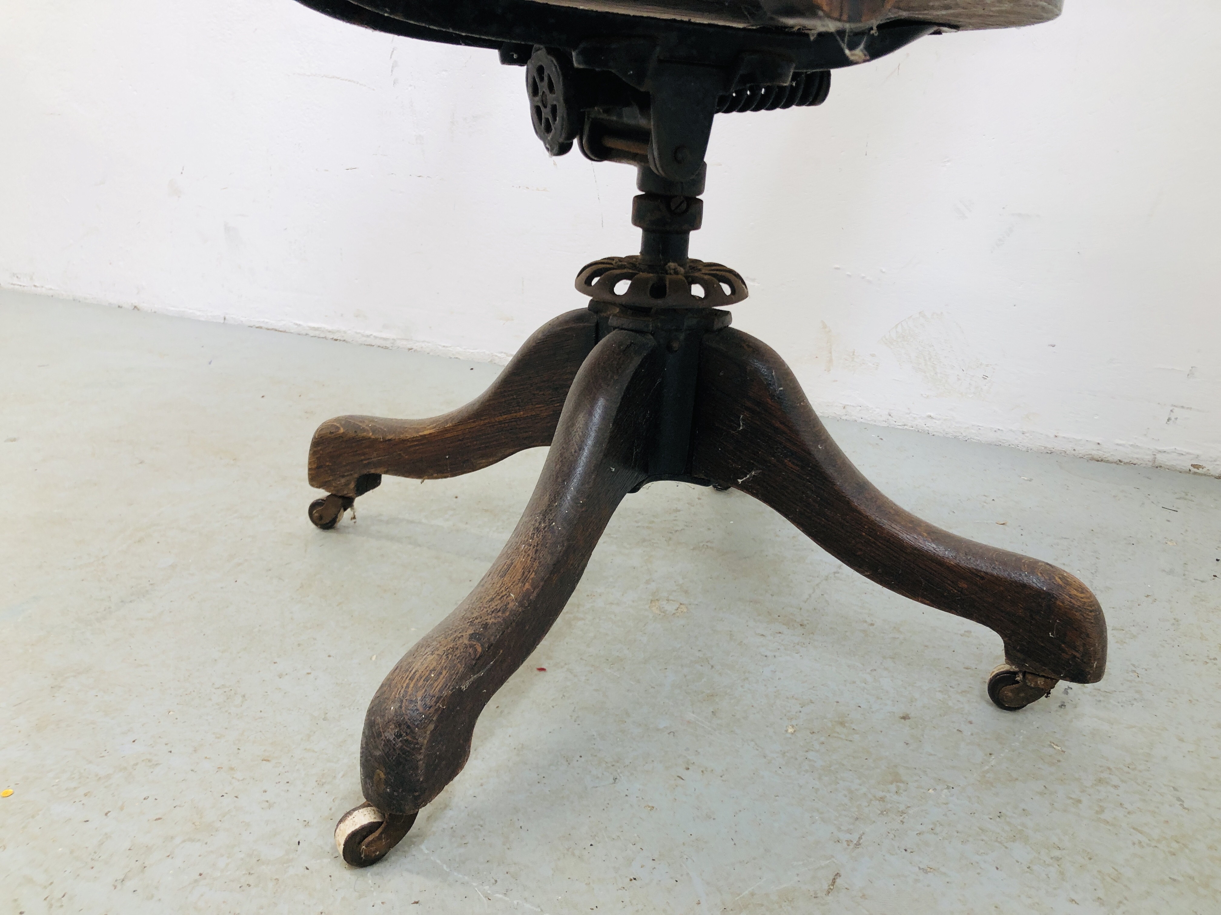 ANTIQUE OAK REVOLVING OFFICE CHAIR WITH MECHANICAL ACTION - Image 4 of 9