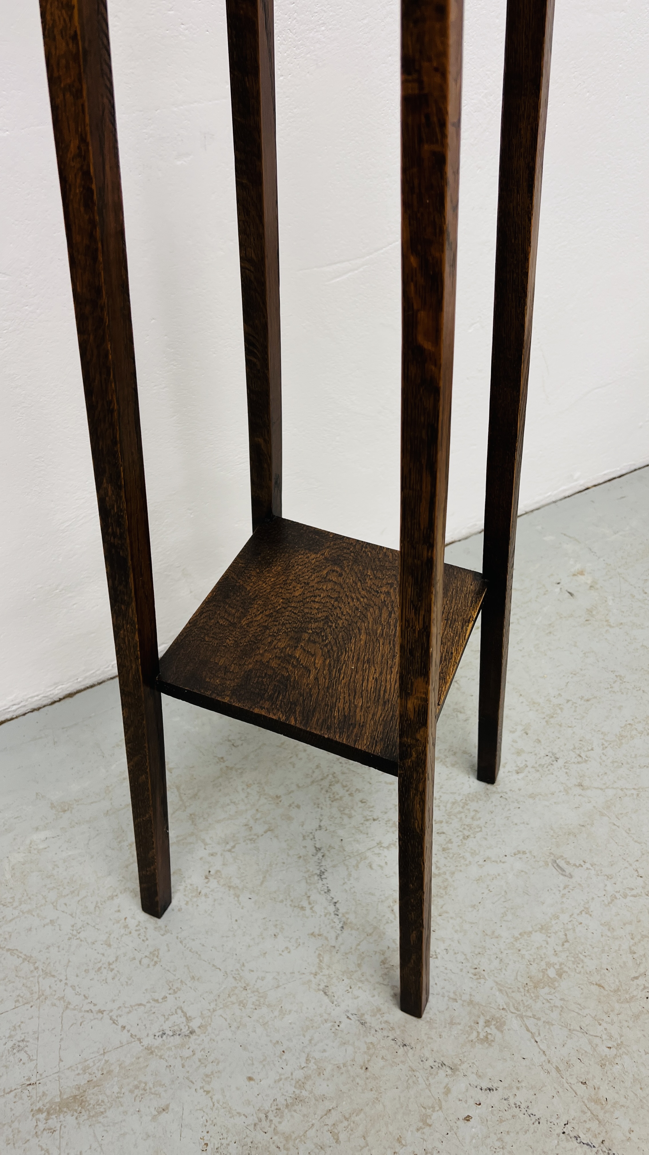 AN ARTS AND CRAFTS STYLE TWO TIER OAK PLANT STAND WIDTH 26CM. DEPTH 26CM. HEIGHT 102CM. - Image 5 of 5