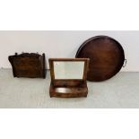 A SMALL GEORGIAN MAHOGANY VANITY MIRROR WITH TWO TREASURY DRAWERS,