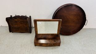 A SMALL GEORGIAN MAHOGANY VANITY MIRROR WITH TWO TREASURY DRAWERS,