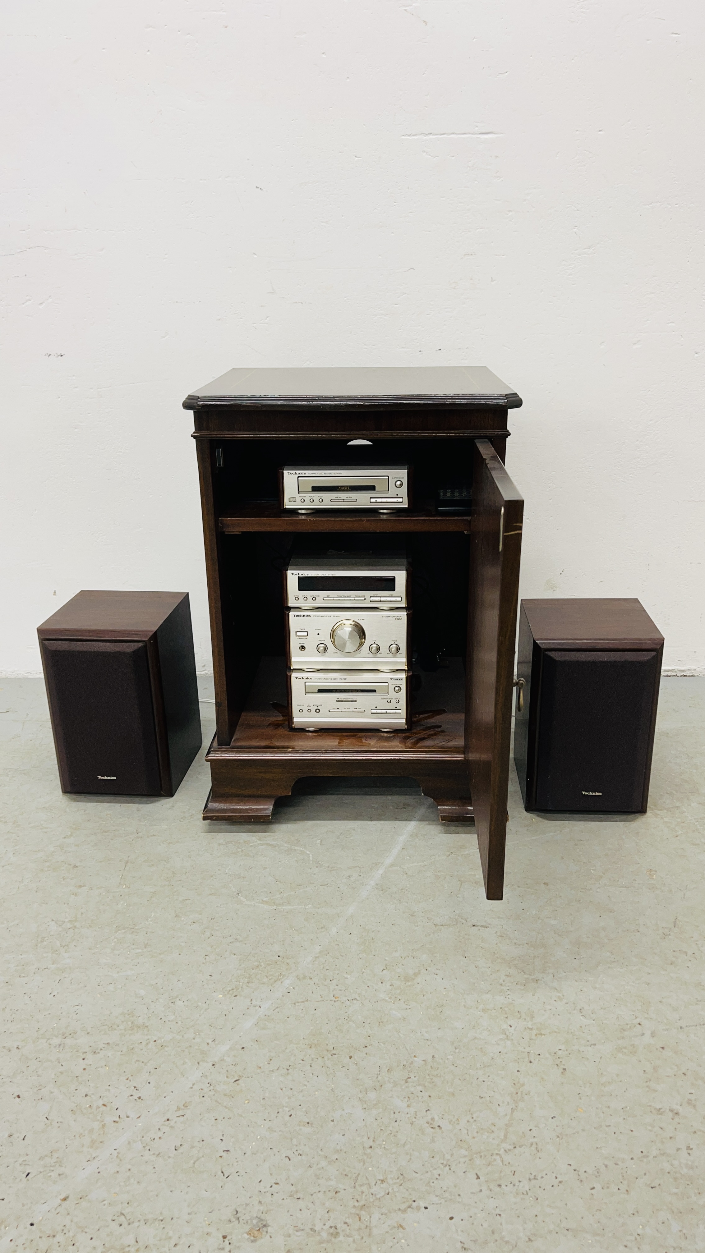 TECHNICS HI-FI SYSTEM AND SPEAKERS IN FITTED REPRODUCTION MAHOGANY FINISHED MUSIC CABINET - SOLD AS