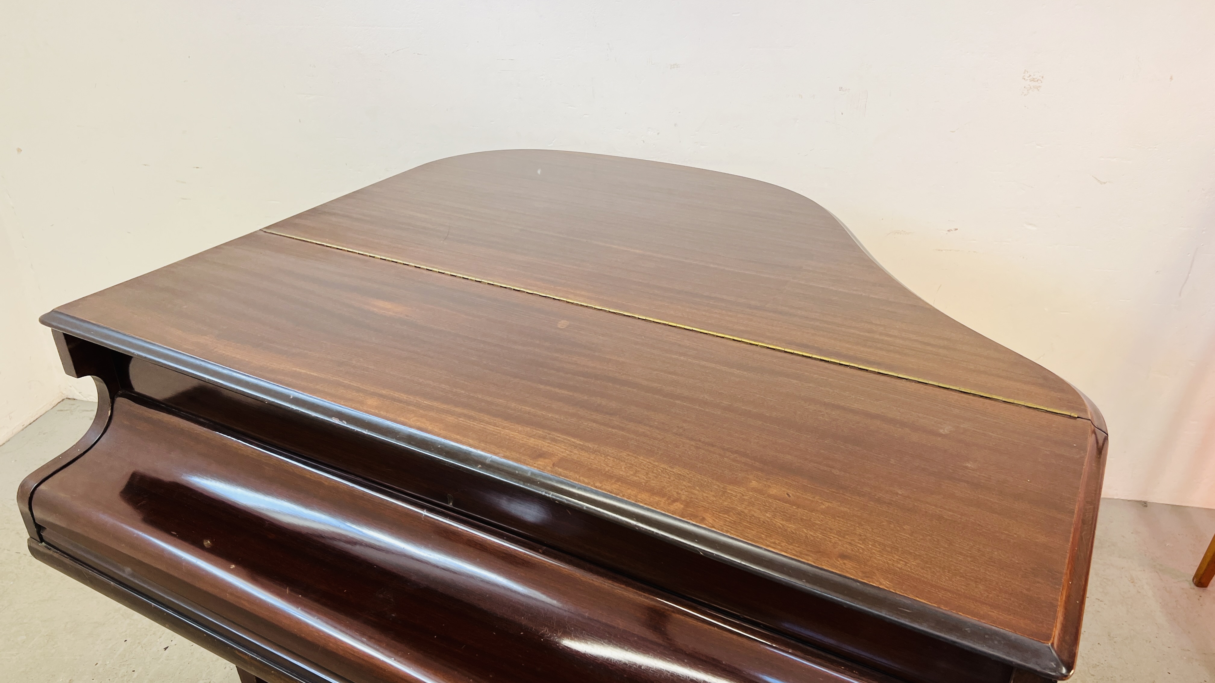 A REVAL BABY GRAND PIANO. - Image 20 of 20