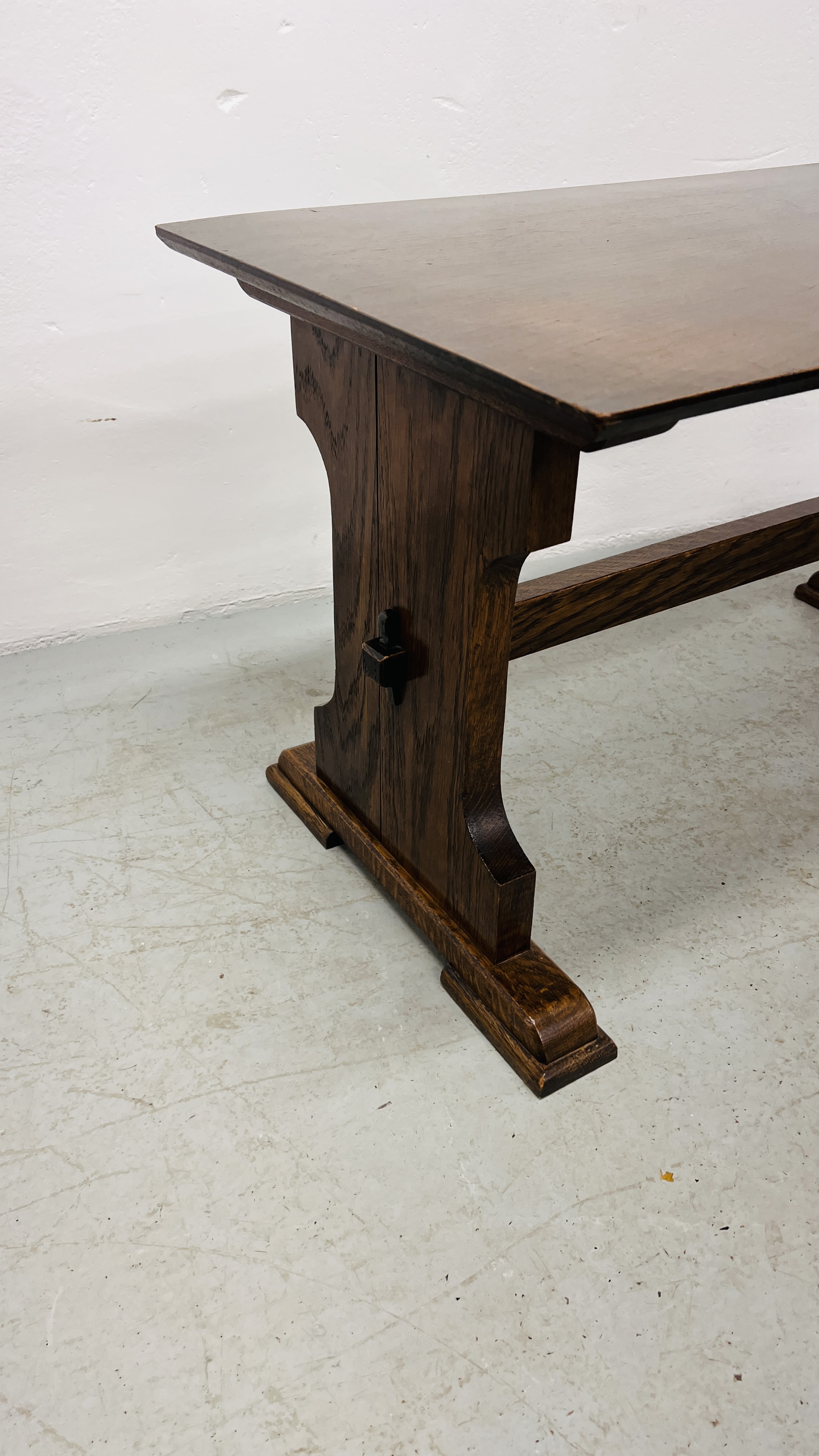 A SOLID OAK REFECTORY STYLE COFFEE TABLE WIDTH 50CM. LENGTH 89CM. HEIGHT 50CM. - Image 2 of 6