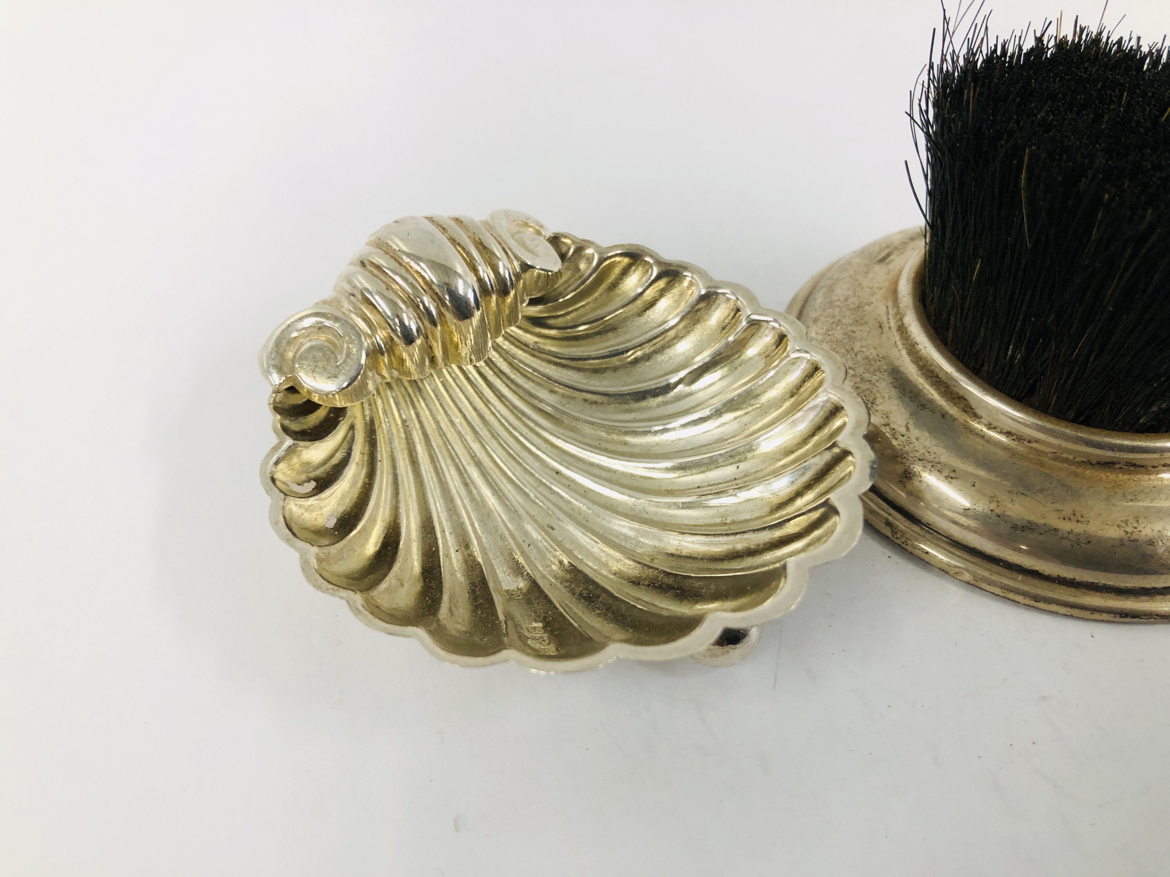 SILVER MOUNTED CIRCULAR BRUSH, BIRMINGHAM 1902 ALONG WITH A SILVER INKWELL AND SILVER SHELL SALT, - Image 3 of 8