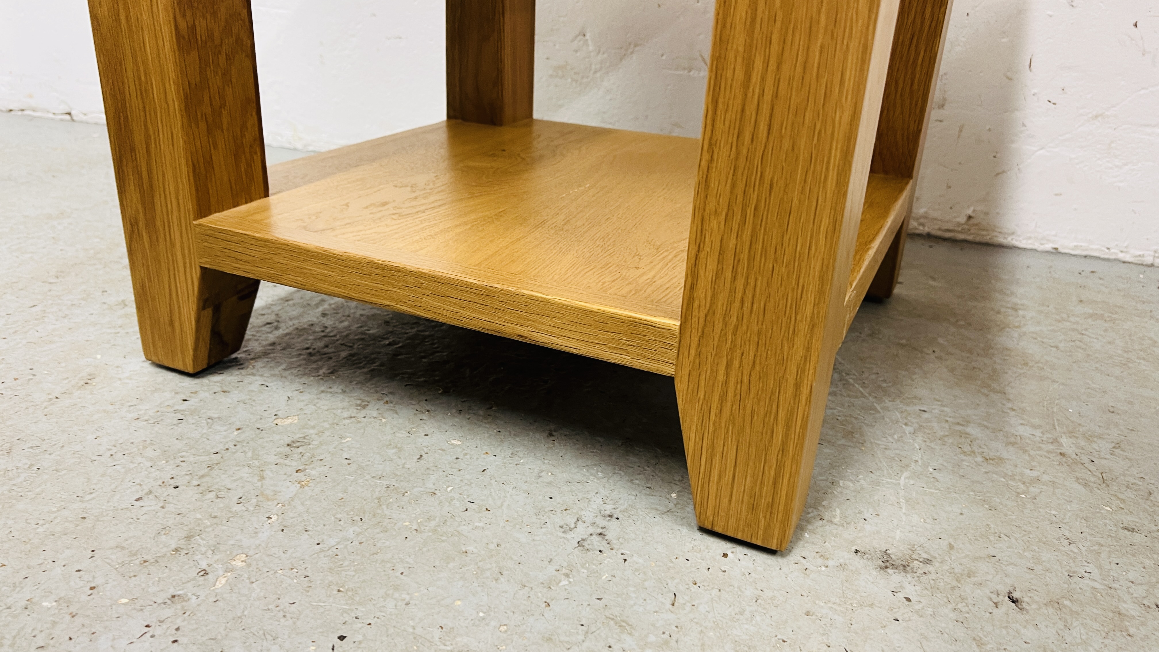 A MODERN OAK SQUARE SIDE TABLE 50CM. X 50CM. X 50CM. - Image 4 of 4