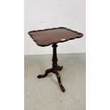 A SMALL SINGLE PEDESTAL WINE TABLE, RECTANGULAR TOP, PIE CRUST EDGING, W 51CM, D 43CM.