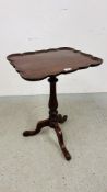 A SMALL SINGLE PEDESTAL WINE TABLE, RECTANGULAR TOP, PIE CRUST EDGING, W 51CM, D 43CM.