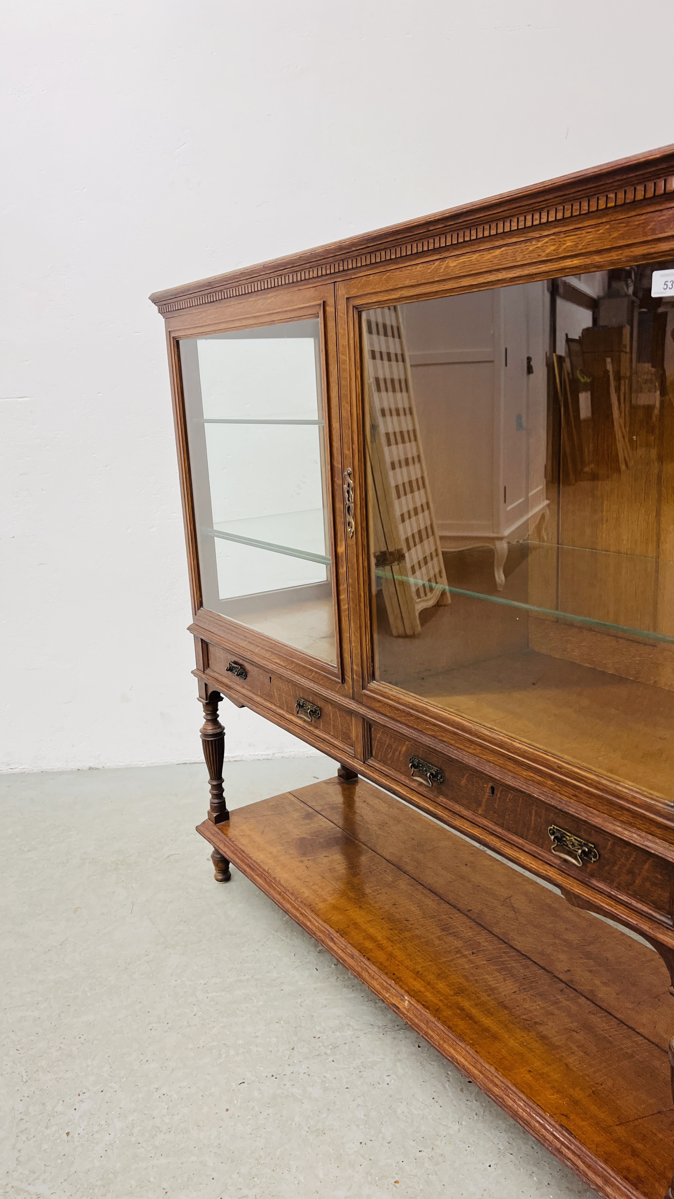 AN EDWARDIAN OAK GLAZED DISPLAY CABINET ABOVE A TWO DRAWER AND OPEN SHELF BASE WIDTH 122CM. - Image 3 of 20