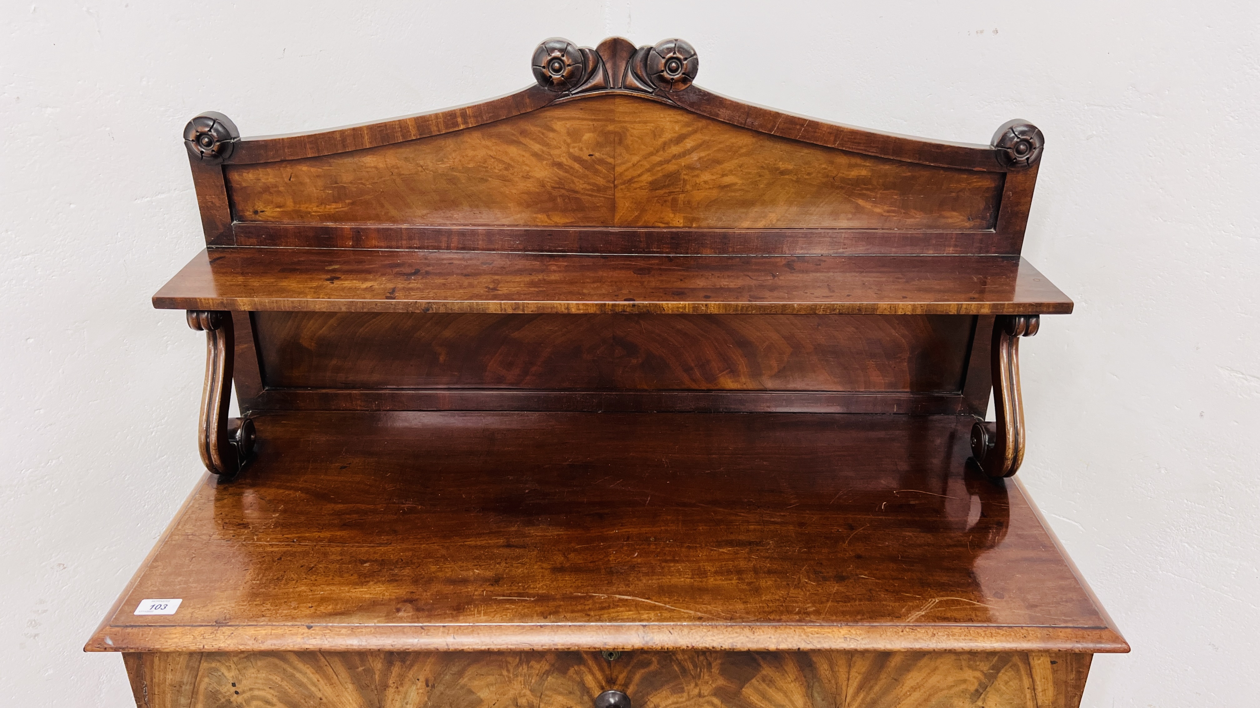 A VICTORIAN MAHOGANY SINGLE DRAWER SIDEBOARD WITH UPSTAND WIDTH 100CM. DEPTH 44CM. HEIGHT 146CM. - Image 3 of 9