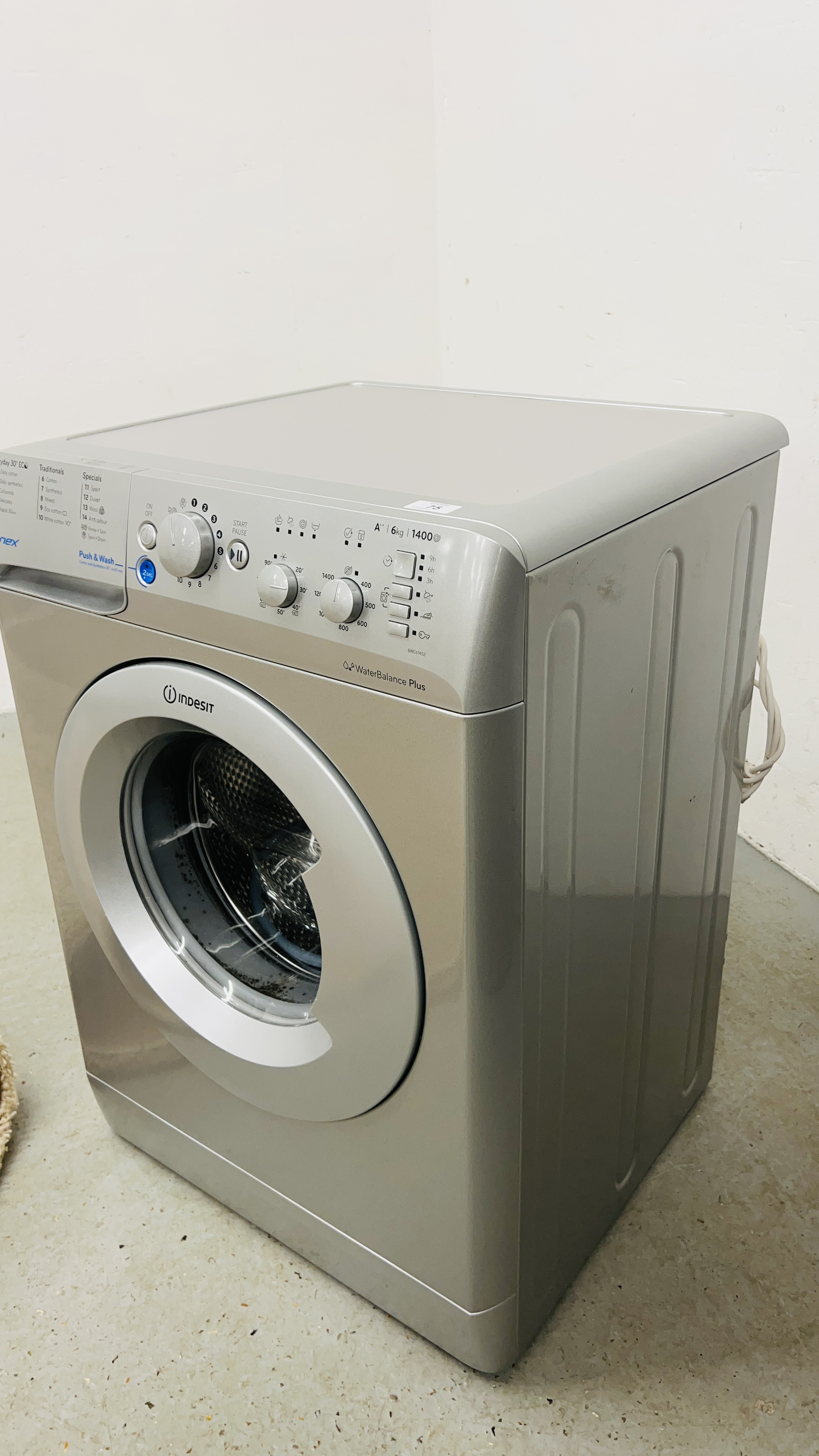 INDESIT INNEX WATER BALANCE PLUS WASHING MACHINE - SOLD AS SEEN - Image 7 of 7