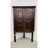 A LARGE OAK CORNER CUPBOARD WITH STAND, W 130CM, CUPBOARD HEIGHT 136CM.