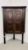 A LARGE OAK CORNER CUPBOARD WITH STAND, W 130CM, CUPBOARD HEIGHT 136CM.