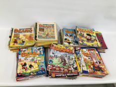 A LARGE GROUP OF VINTAGE AND MODERN BEANO COMICS.
