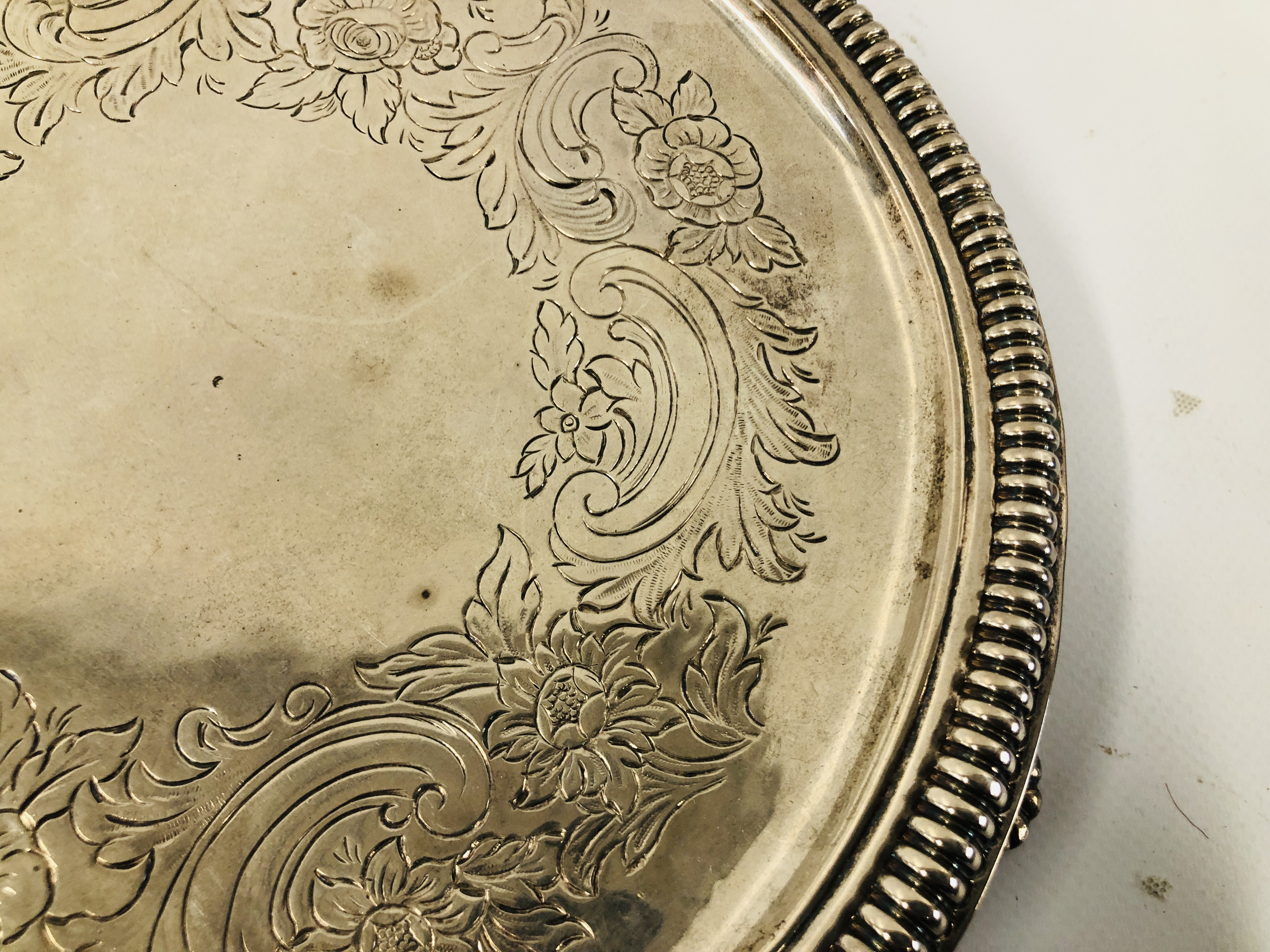 A SILVER CIRCULAR SALVER WITH NULLED RIM ON SCROLLED TRIPOD FEET BY JOESEPH WALKER OF DUBLIN C17 - Image 6 of 13