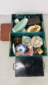 TWO BOXES CONTAINING ASSORTED DECORATIVE EFFECTS TO INCLUDE AMBER ART GLASS BOWLS,