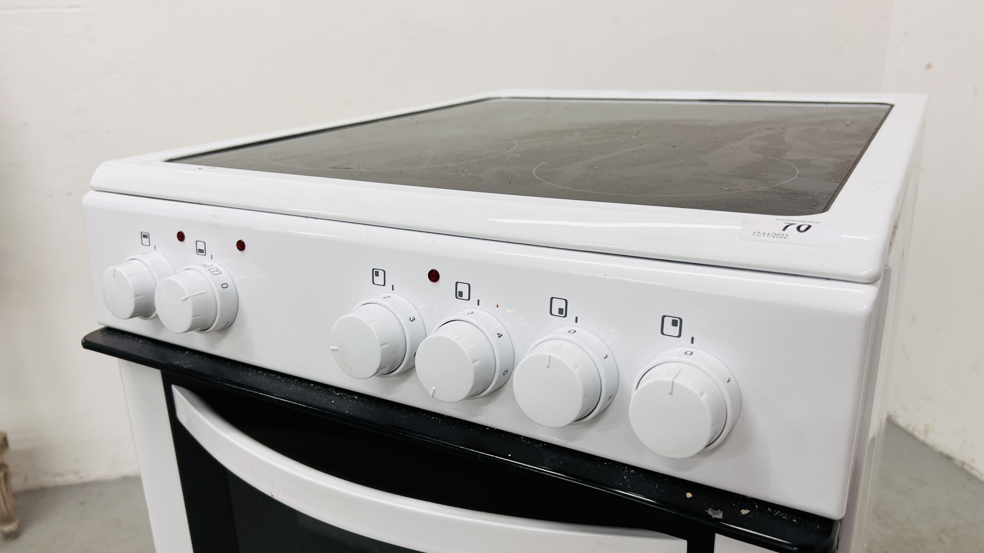 LOGIK ELECTRIC OVEN - SOLD AS SEEN. - Image 3 of 10