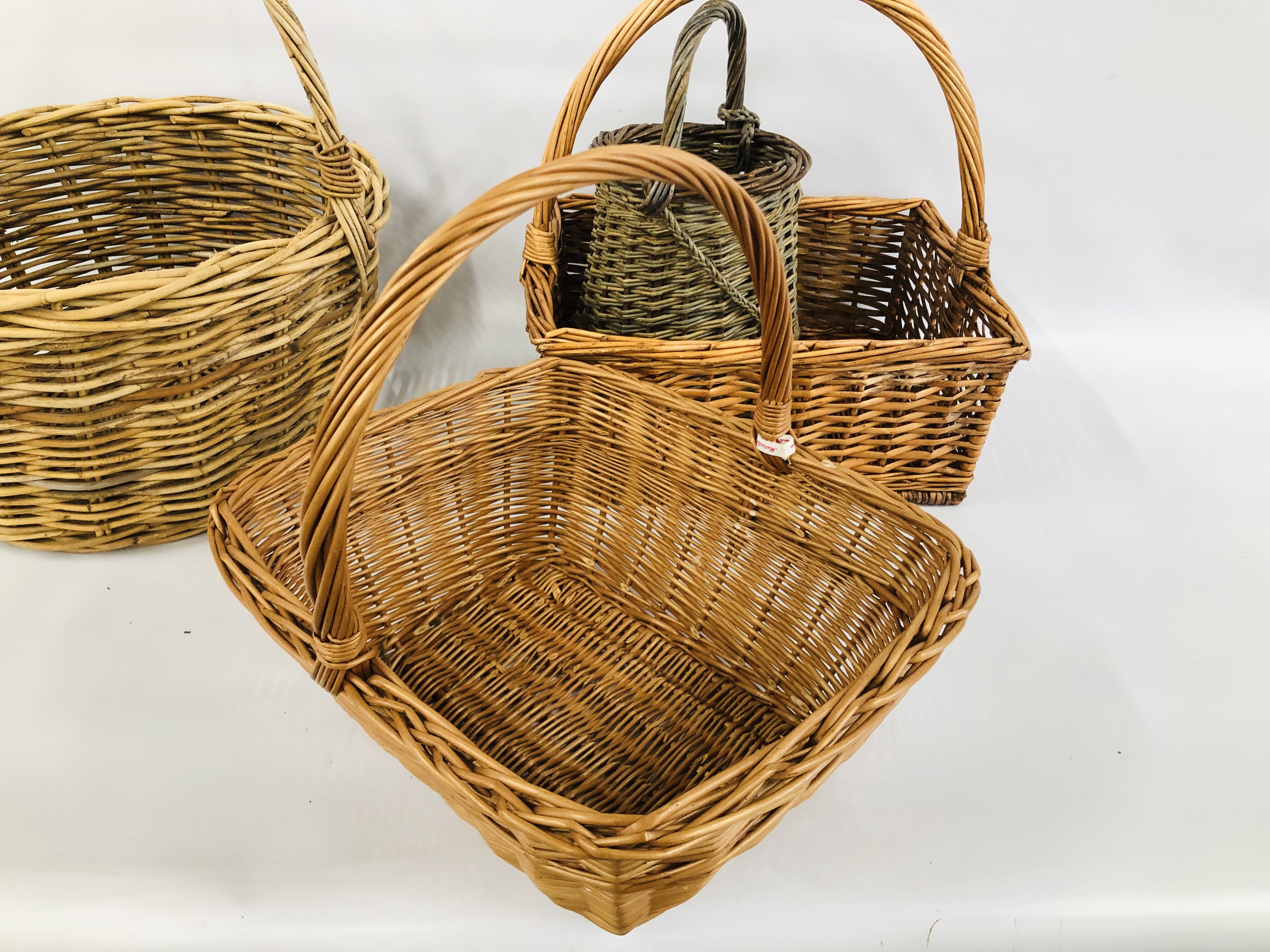 A GROUP OF FOUR VARIOUS WICKER BASKETS. - Image 3 of 4